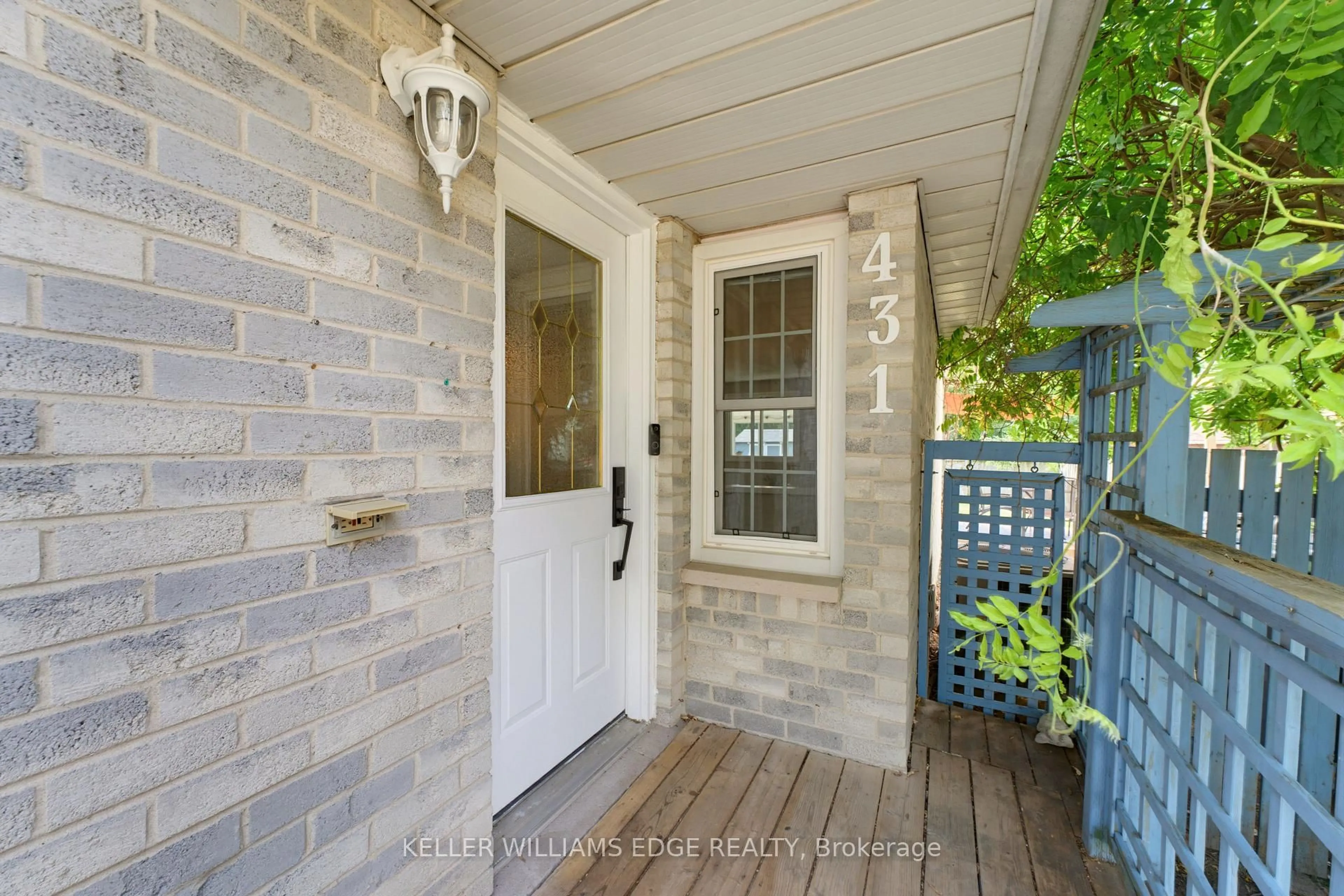 Indoor entryway for 431 West Acres Dr, Guelph Ontario N1K 1N2