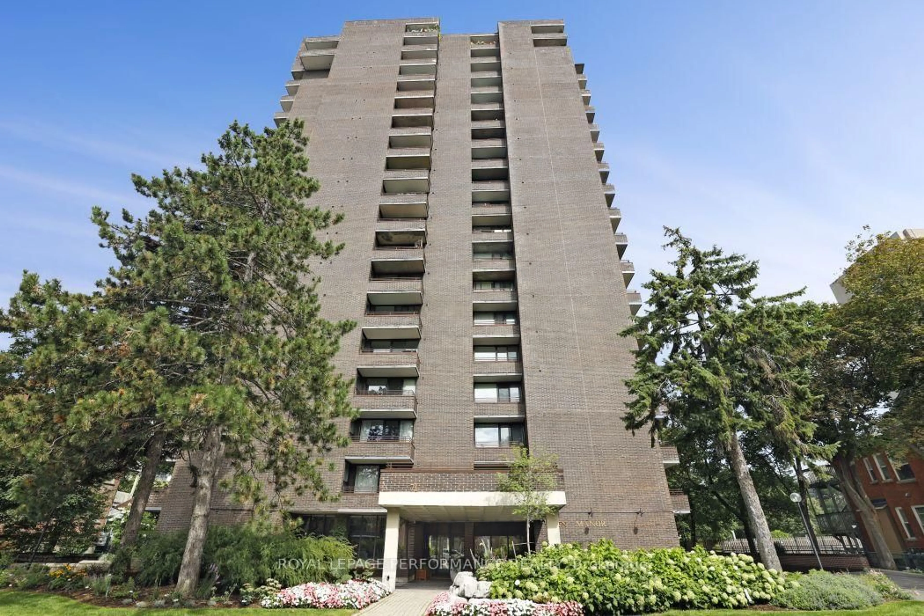 Indoor foyer for 71 Somerset St #1801, Ottawa Ontario K2P 2G2