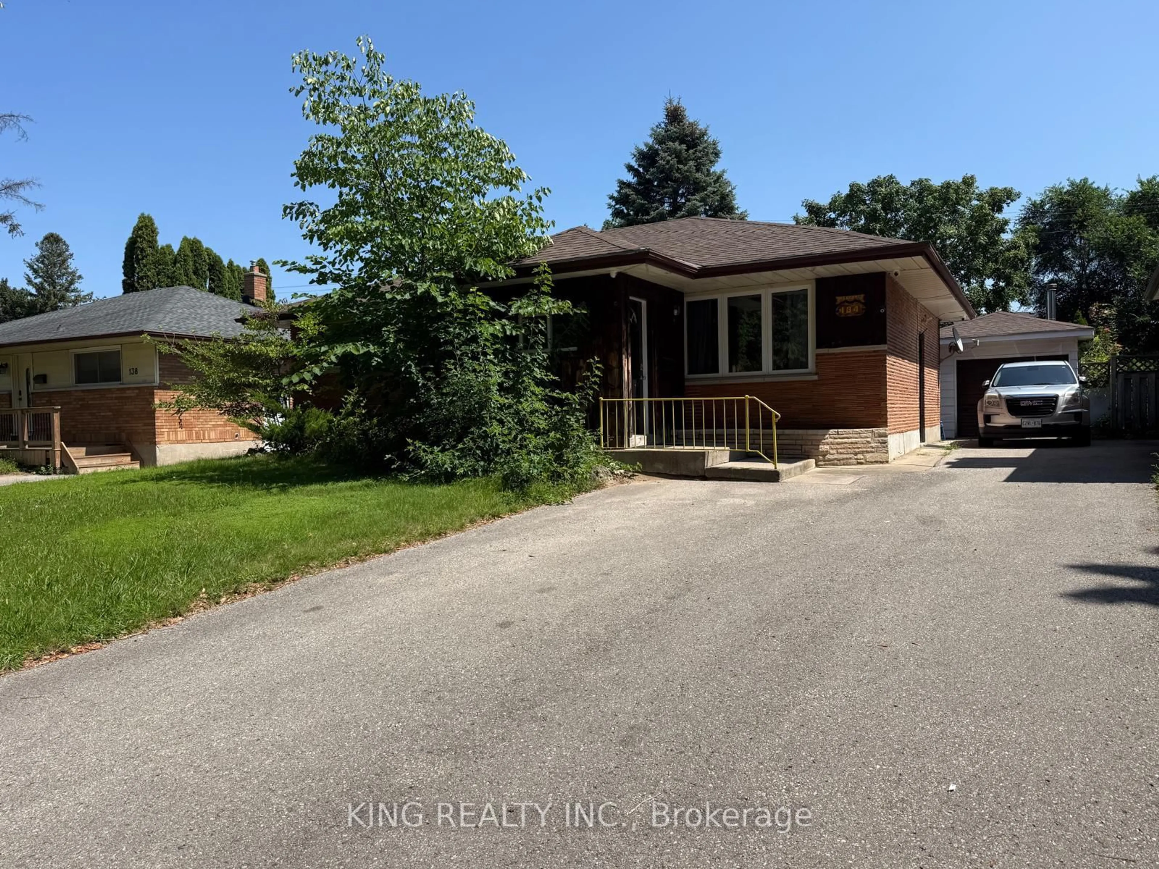 A pic from outside/outdoor area/front of a property/back of a property/a pic from drone, street for 134 Mark St, London East Ontario N5V 2G9