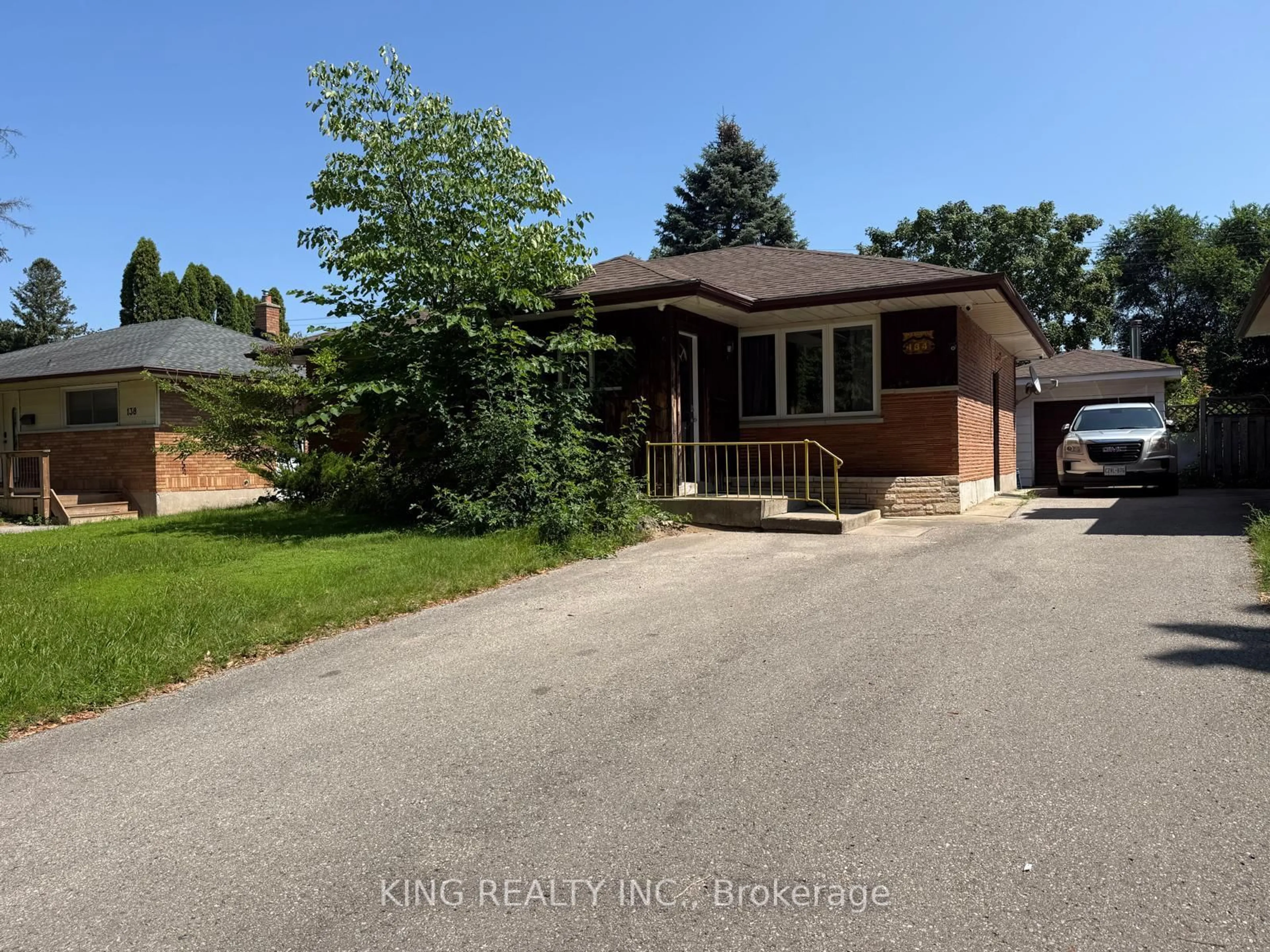 A pic from outside/outdoor area/front of a property/back of a property/a pic from drone, street for 134 Mark St, London East Ontario N5V 2G9