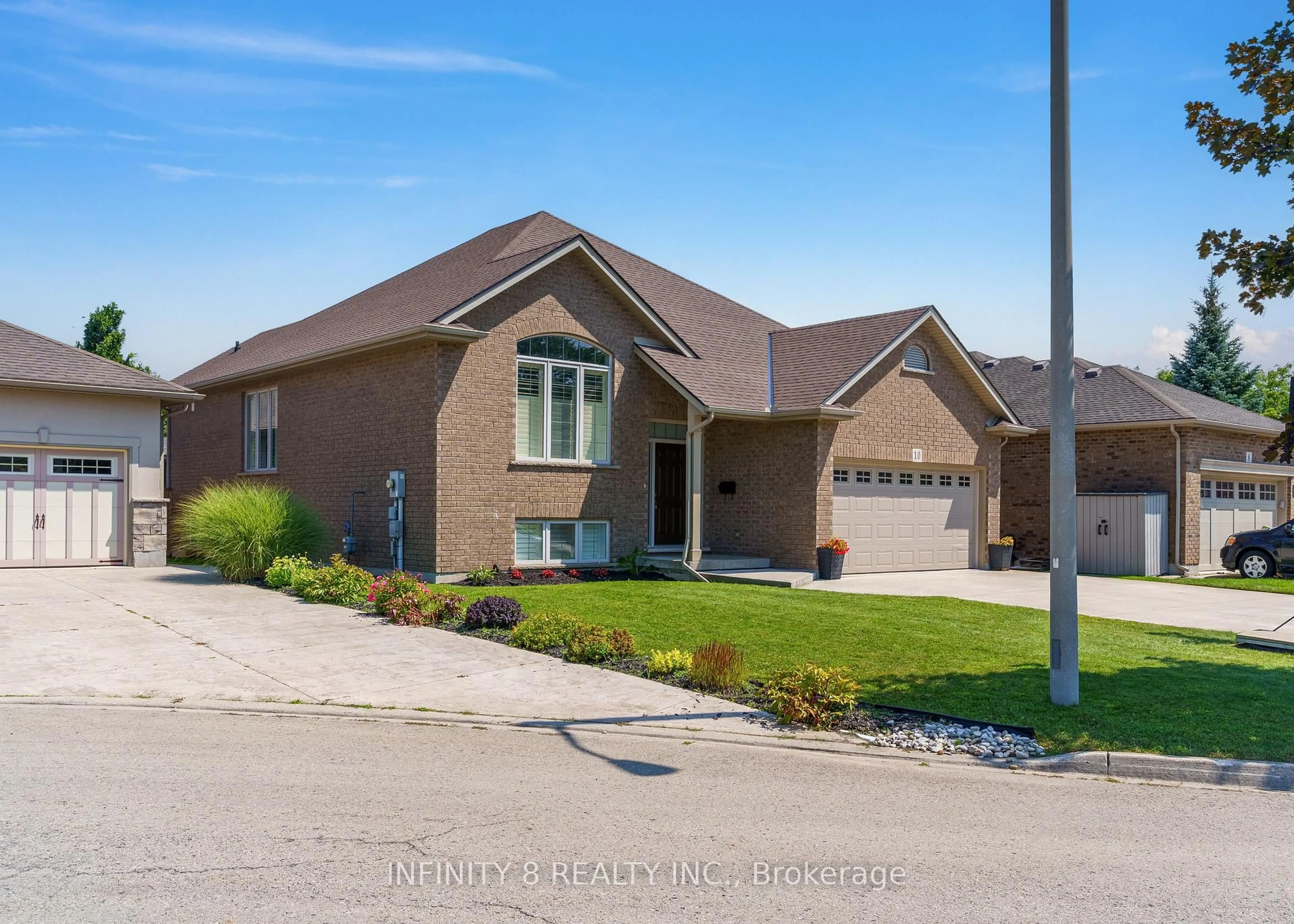Home with brick exterior material, street for 10 Sapphire Crt, St. Catharines Ontario L2M 0A4