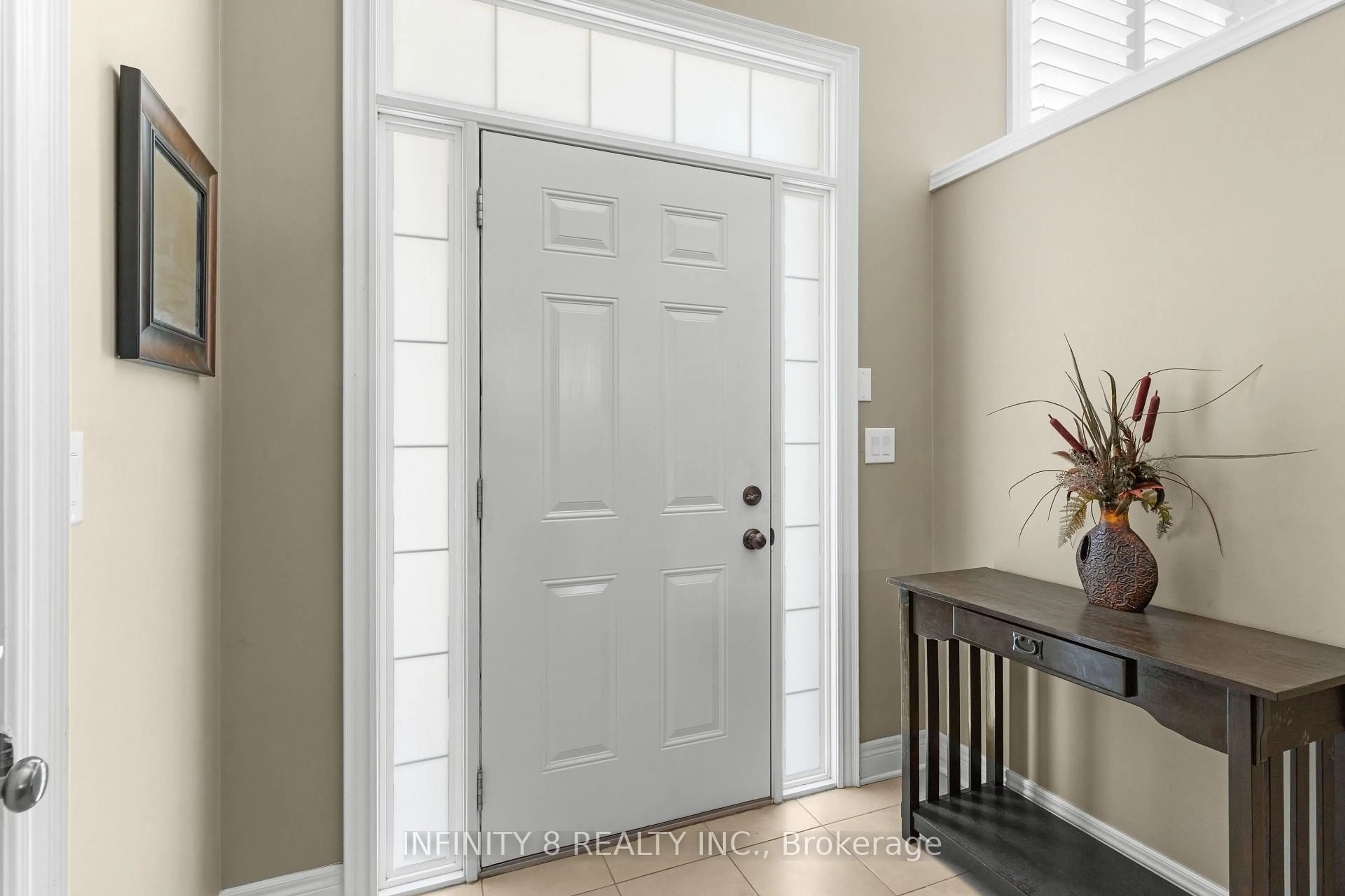 Indoor entryway for 10 Sapphire Crt, St. Catharines Ontario L2M 0A4