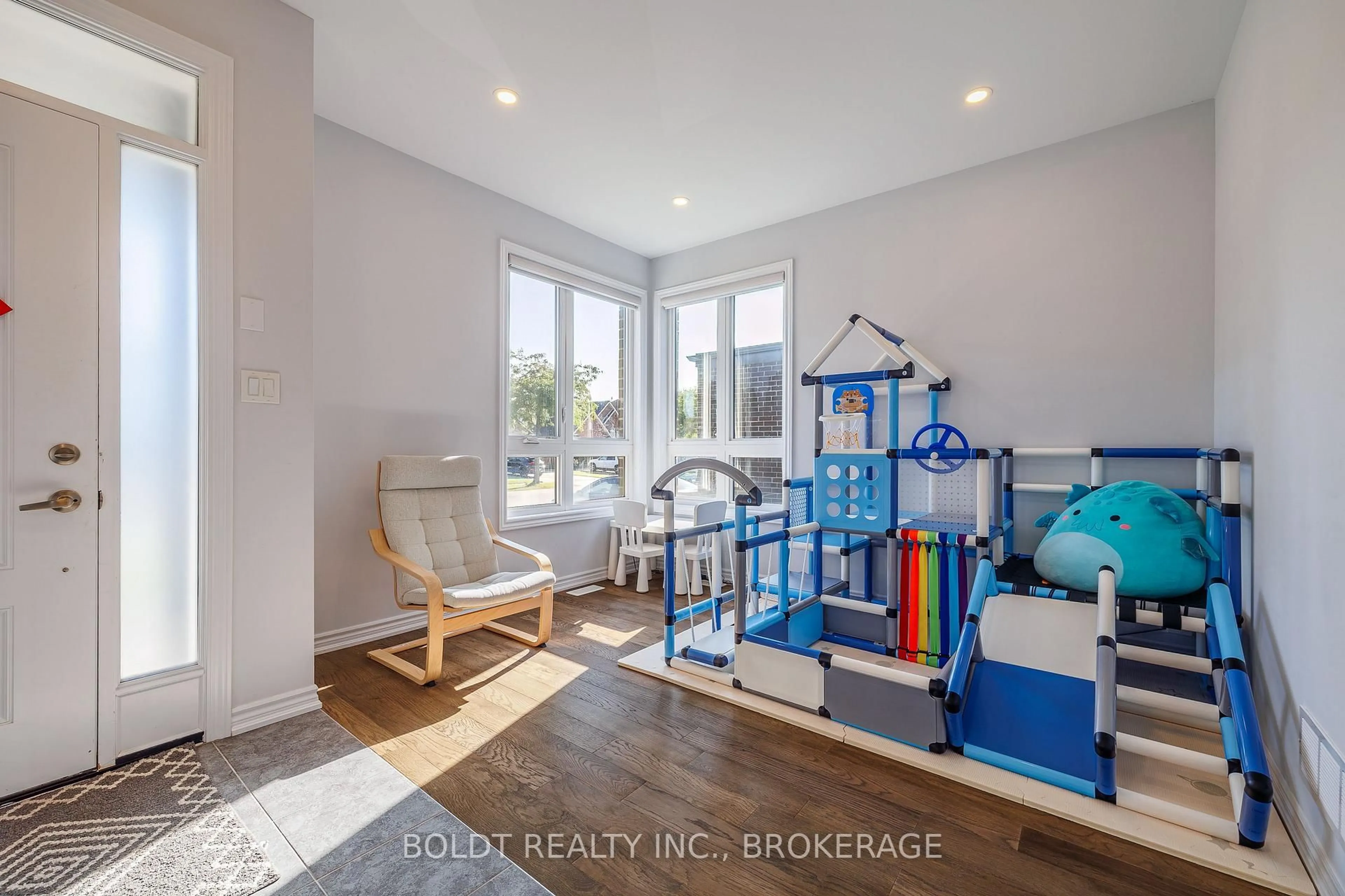 Gym or fitness room for 8037 Brookside Dr, Niagara Falls Ontario L2H 3T9