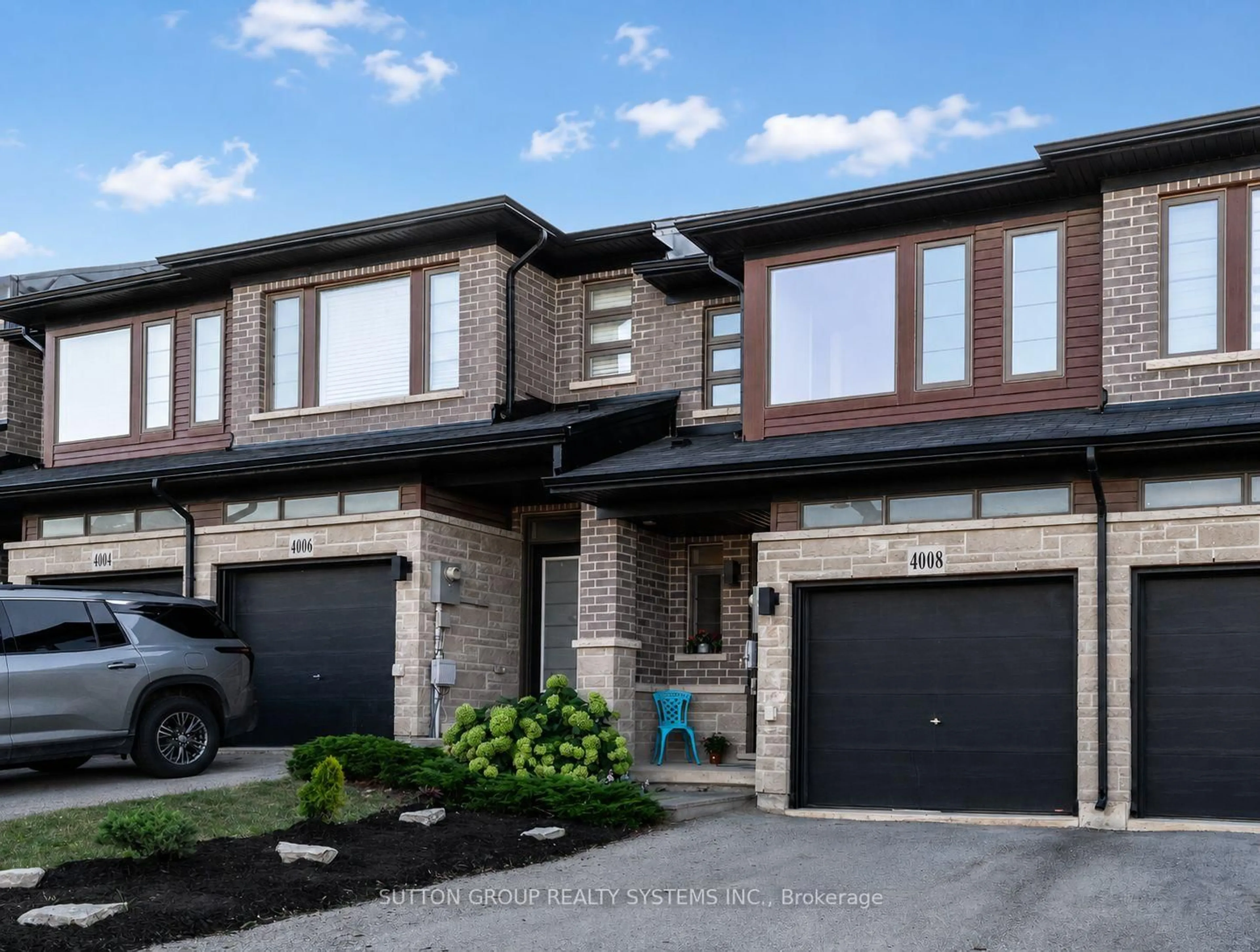 Home with brick exterior material, street for 4008 Crown St, Lincoln Ontario L3J 0S3