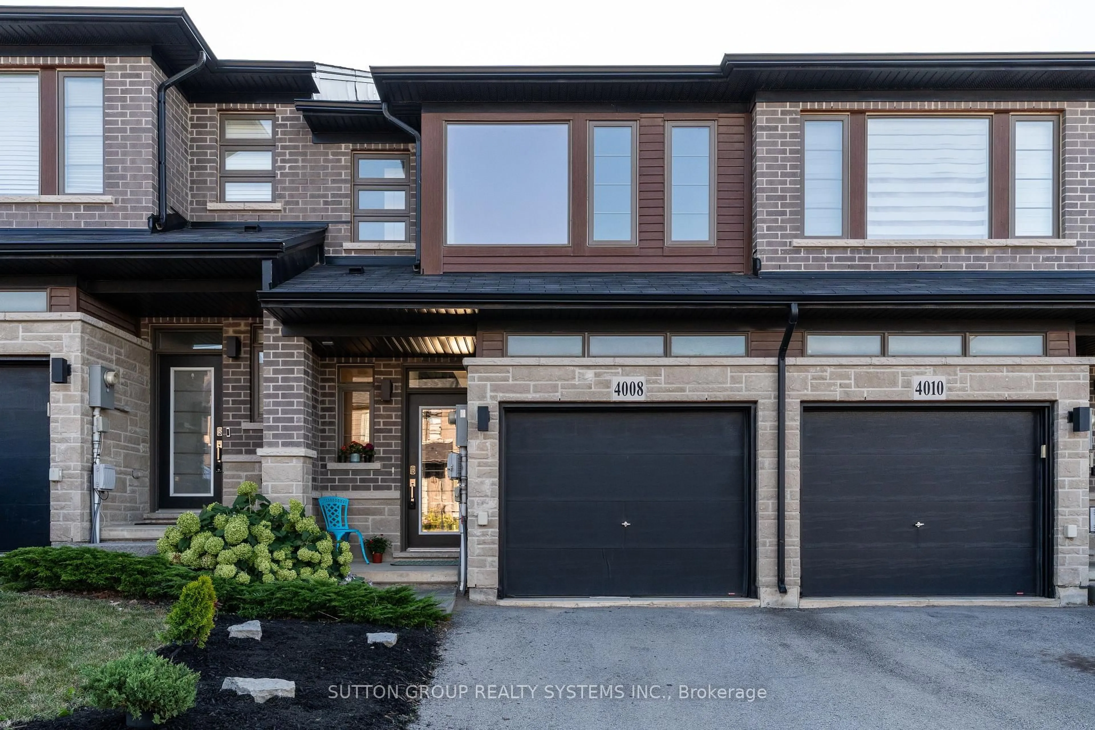Home with brick exterior material, street for 4008 Crown St, Lincoln Ontario L3J 0S3