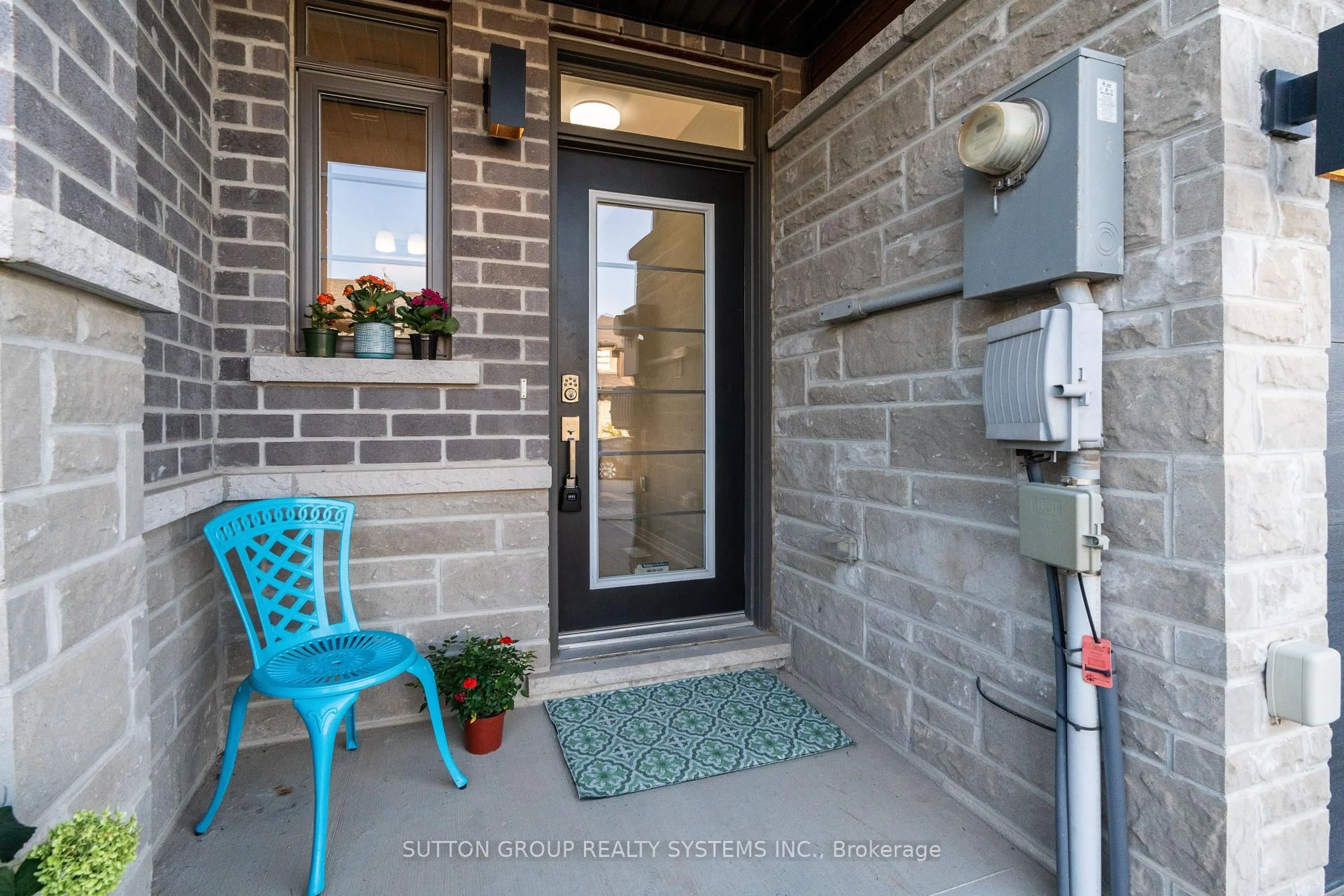 Indoor entryway for 4008 Crown St, Lincoln Ontario L3J 0S3