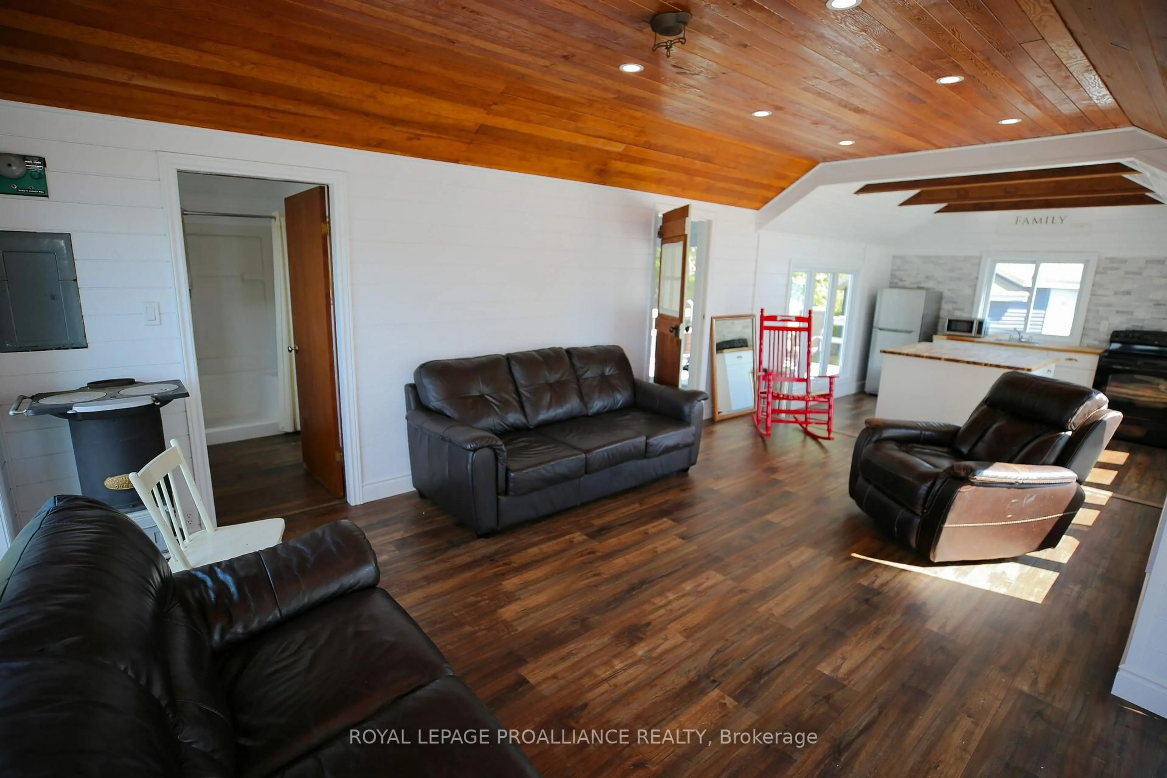 Living room with furniture, wood/laminate floor for 1 Black Cat Island, Leeds and the Thousand Islands Ontario K0E 1L0