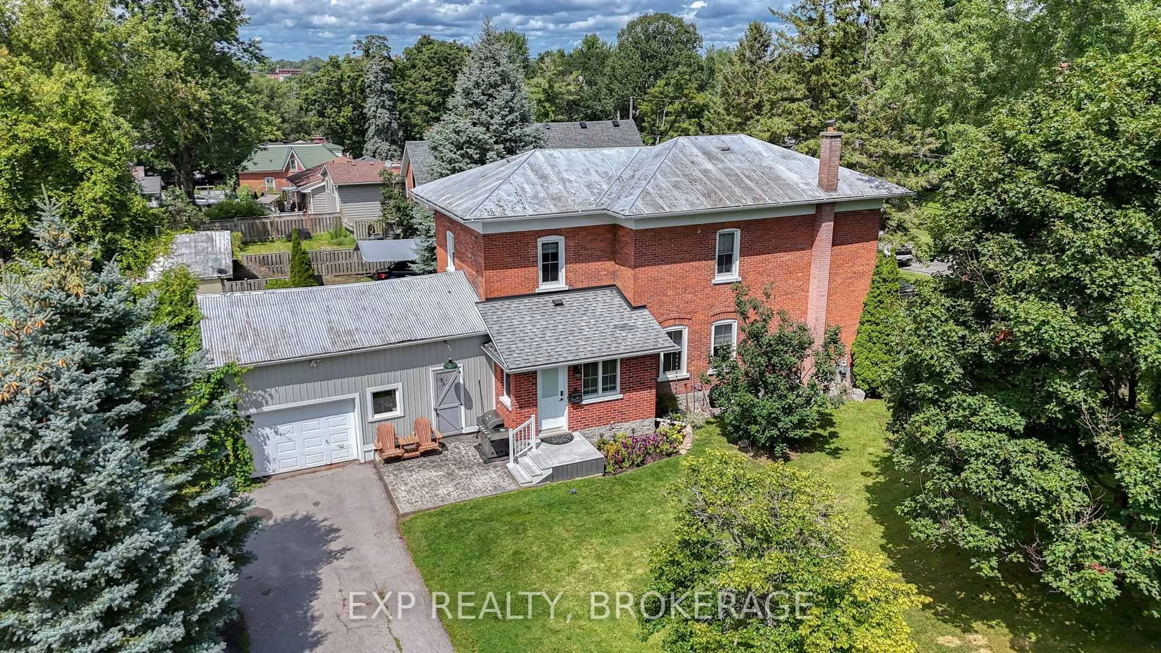 A pic from outside/outdoor area/front of a property/back of a property/a pic from drone, street for 13 ALFRED St, Greater Napanee Ontario K7R 3H8