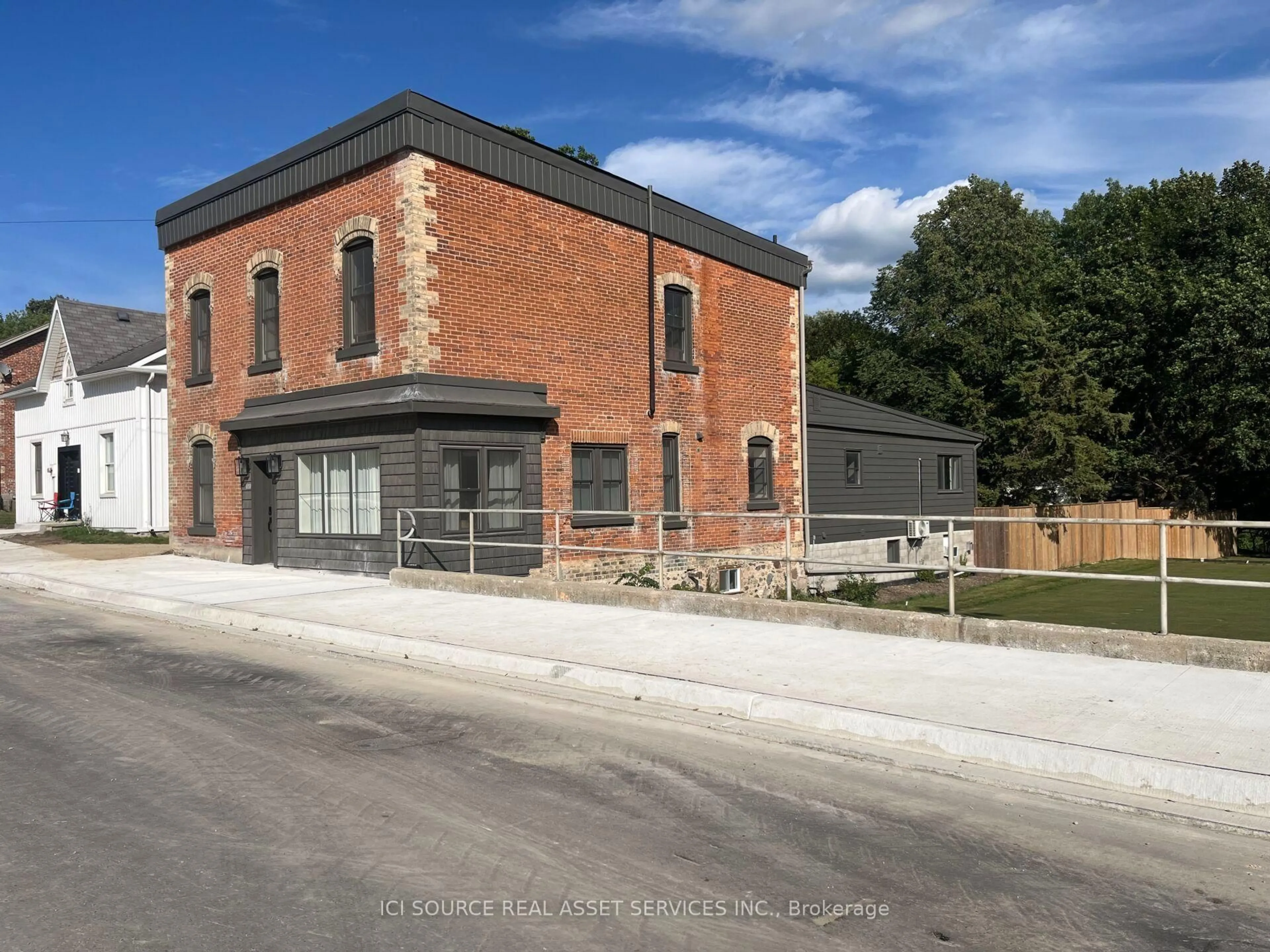 Home with brick exterior material, building for 27 Arthur St, Minto Ontario N0G 1Z0