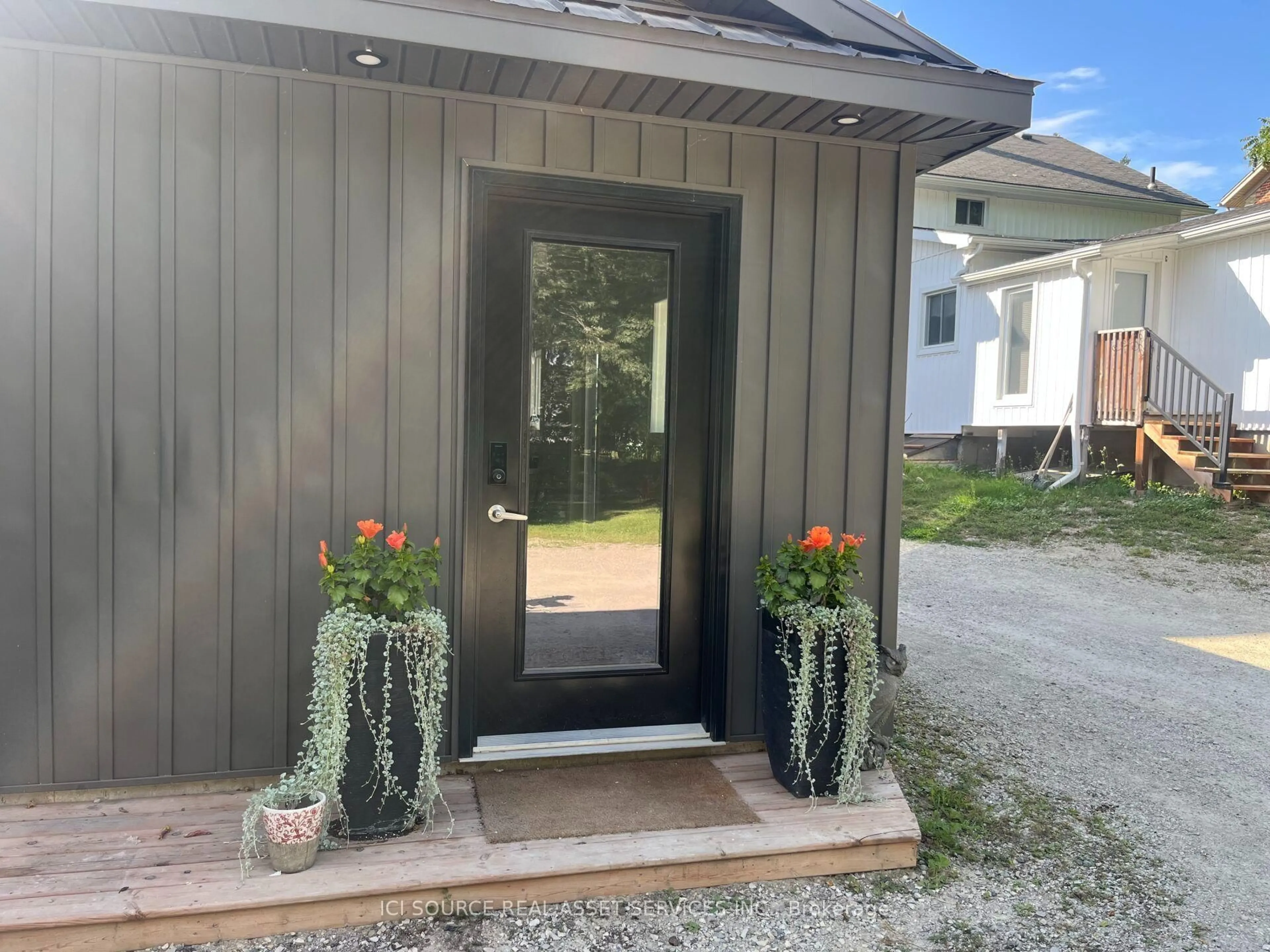 Indoor entryway for 27 Arthur St, Minto Ontario N0G 1Z0