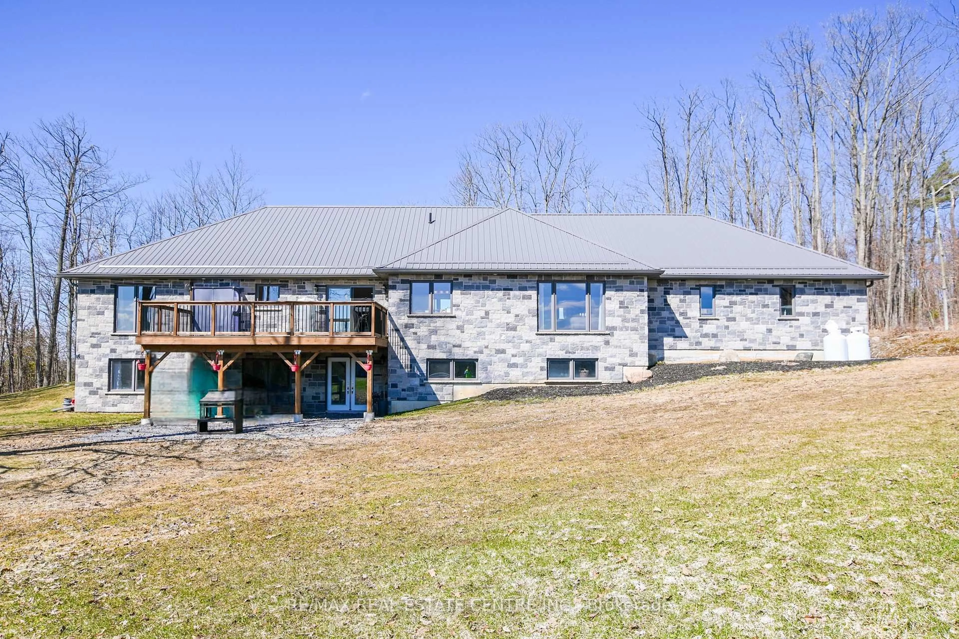 A pic from outside/outdoor area/front of a property/back of a property/a pic from drone, building for 1765 10th line west, Trent Hills Ontario K0L 1L0