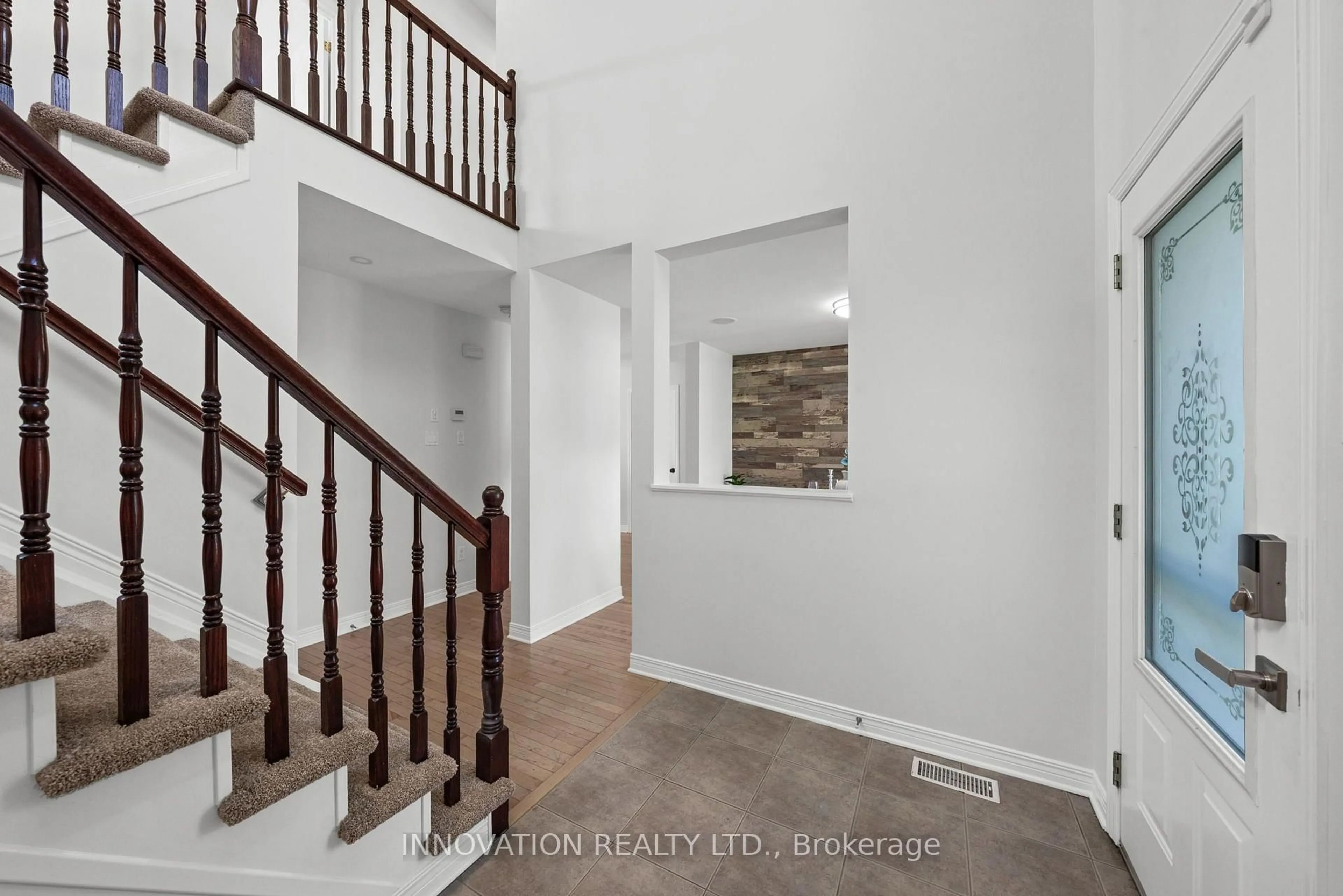 Indoor entryway for 9 Mary Hill Cres, Richmond Ontario K0A 2Z0