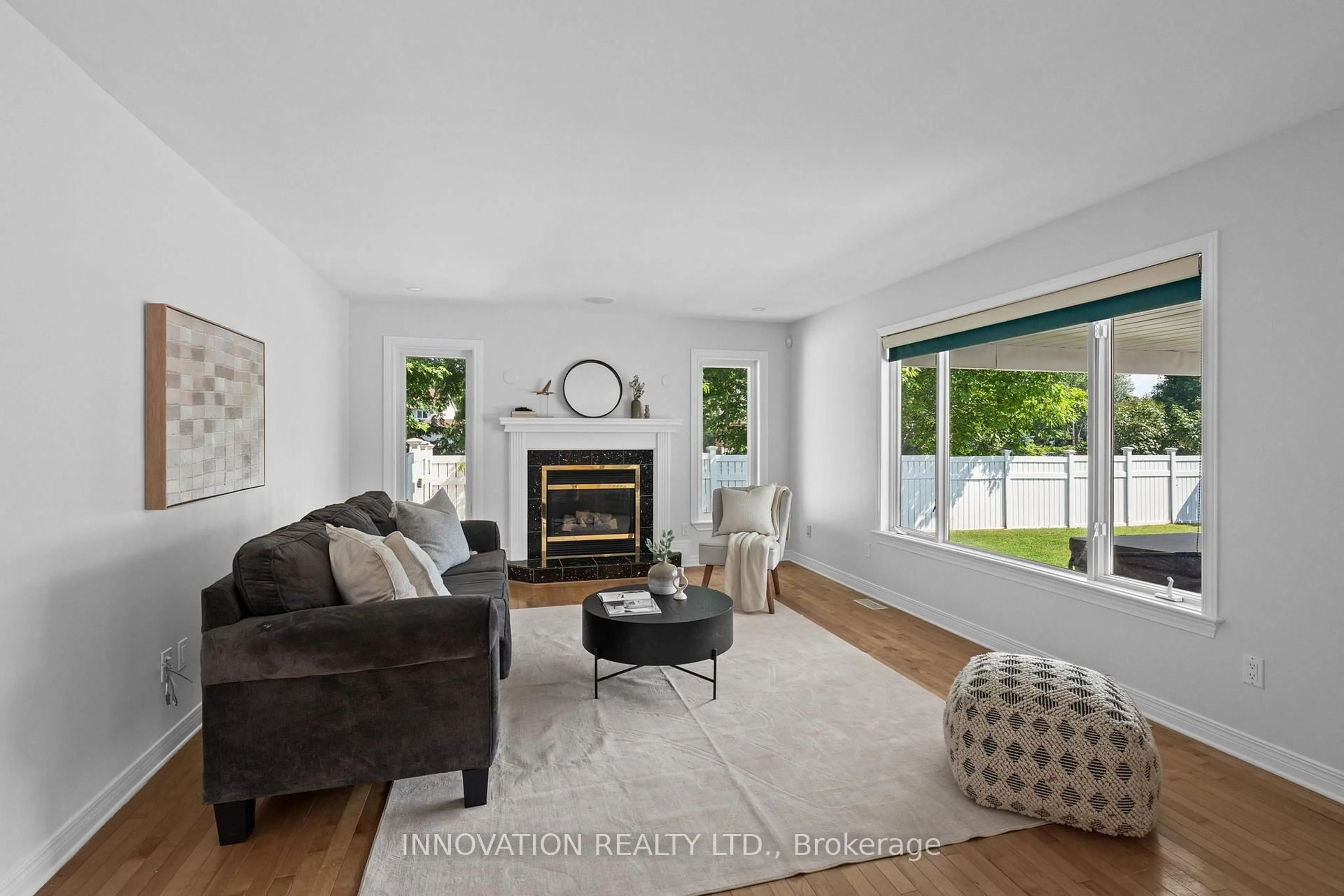 Living room with furniture, unknown for 9 Mary Hill Cres, Richmond Ontario K0A 2Z0