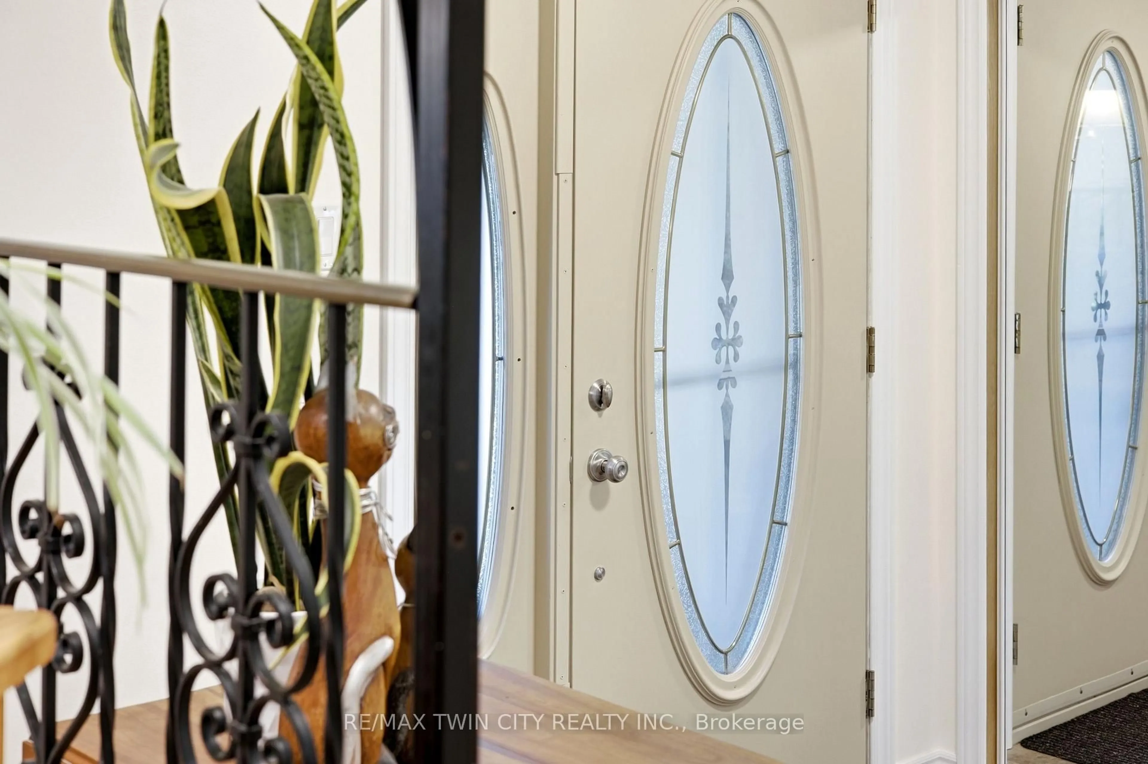Indoor entryway for 25 Alice Cres, Wilmot Ontario N0B 2H0