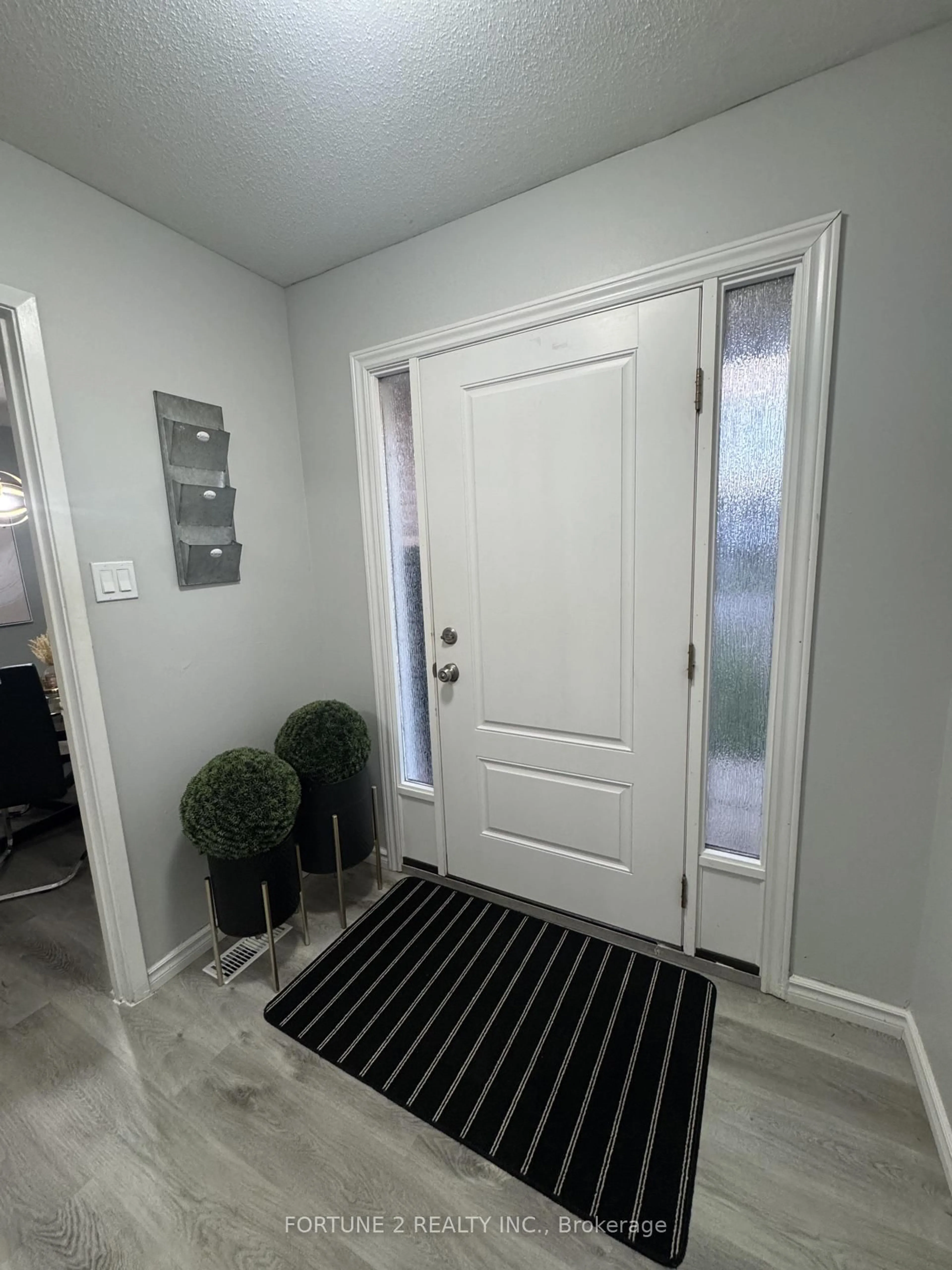 Indoor entryway for 21 Roberts Cres, Kitchener Ontario N2E 1A6
