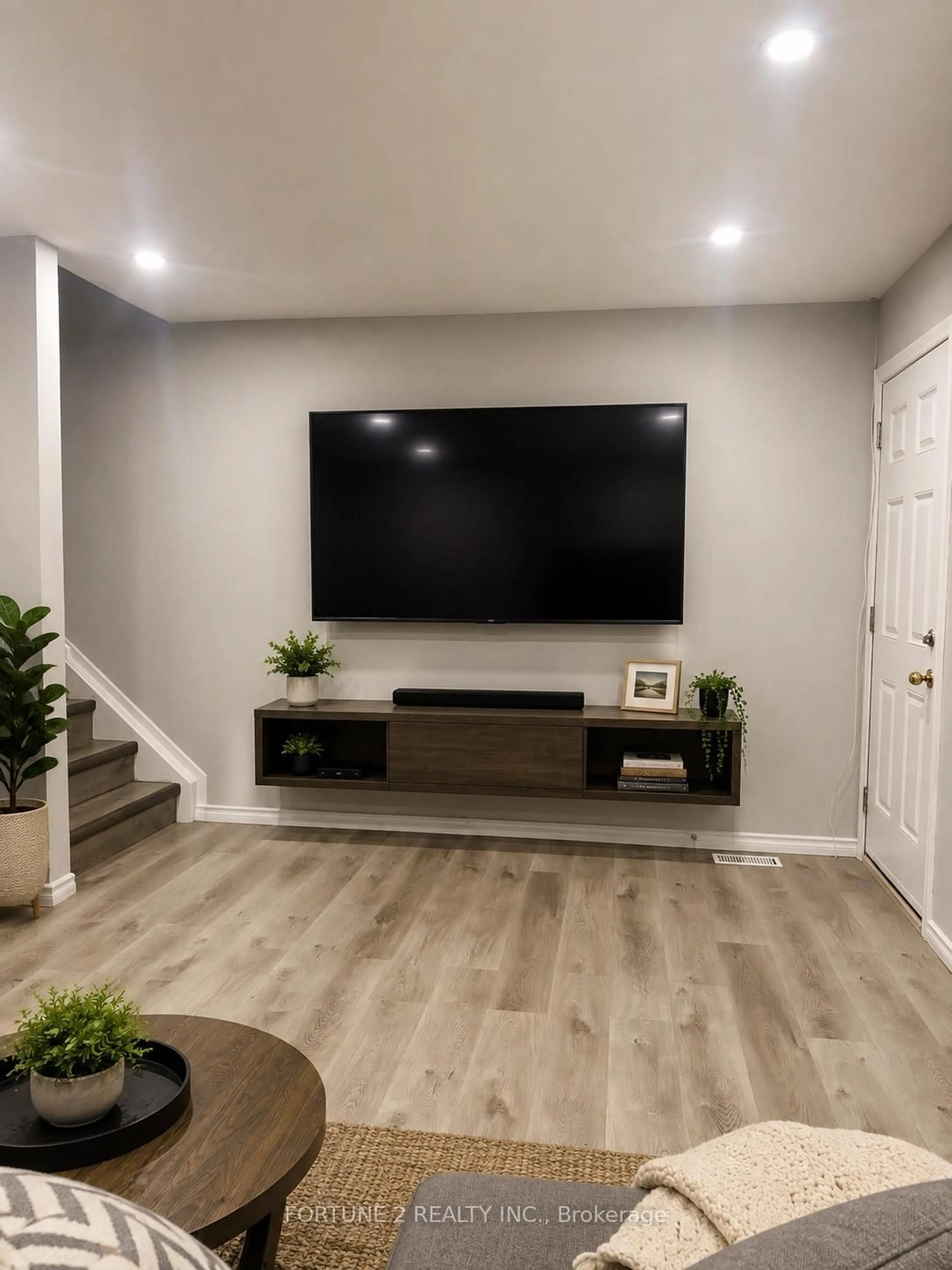 Home theater for 21 Roberts Cres, Kitchener Ontario N2E 1A6
