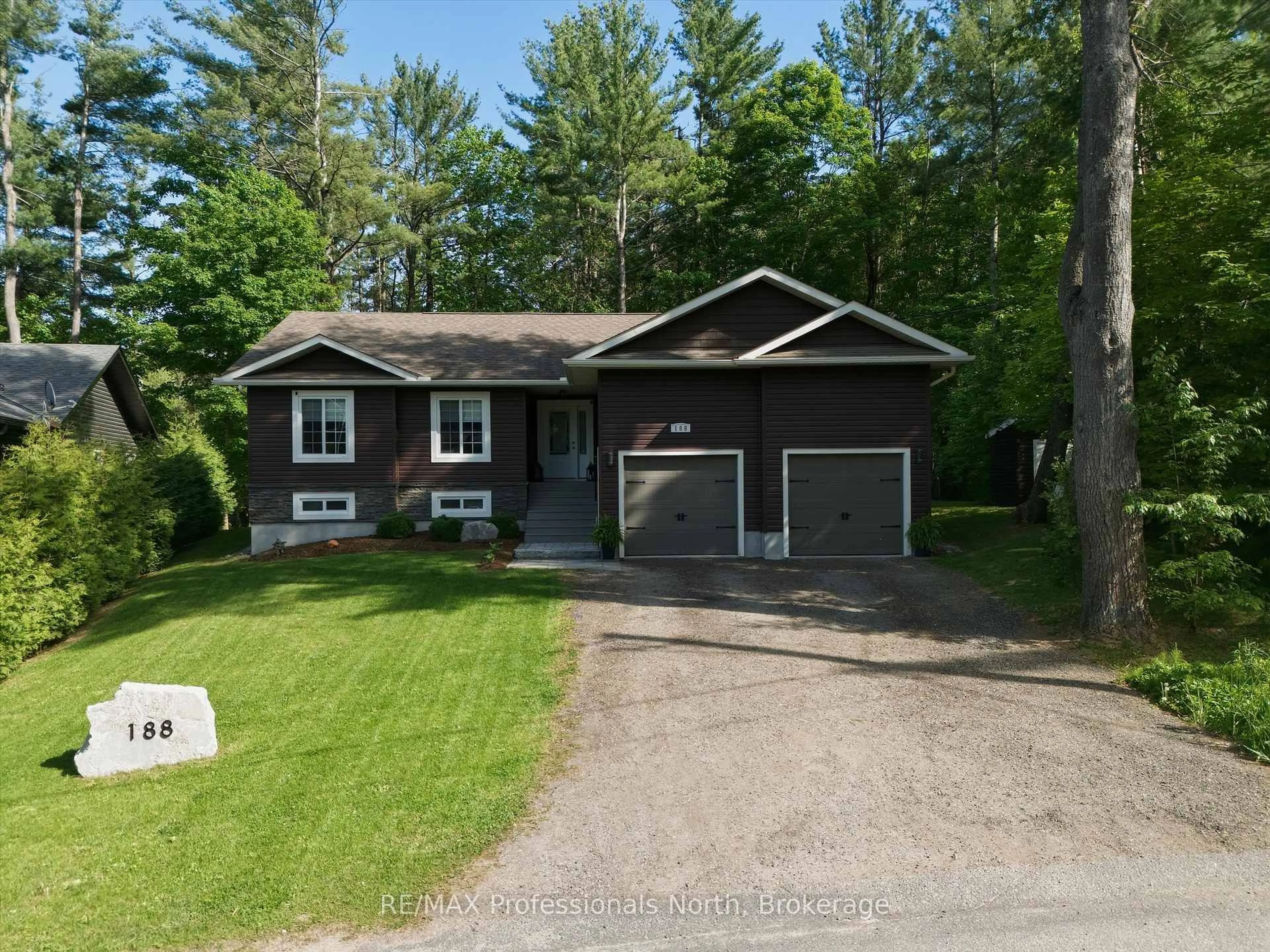 A pic from outside/outdoor area/front of a property/back of a property/a pic from drone, street for 188 Vel-Dor Cres, Bracebridge Ontario P1L 1J4