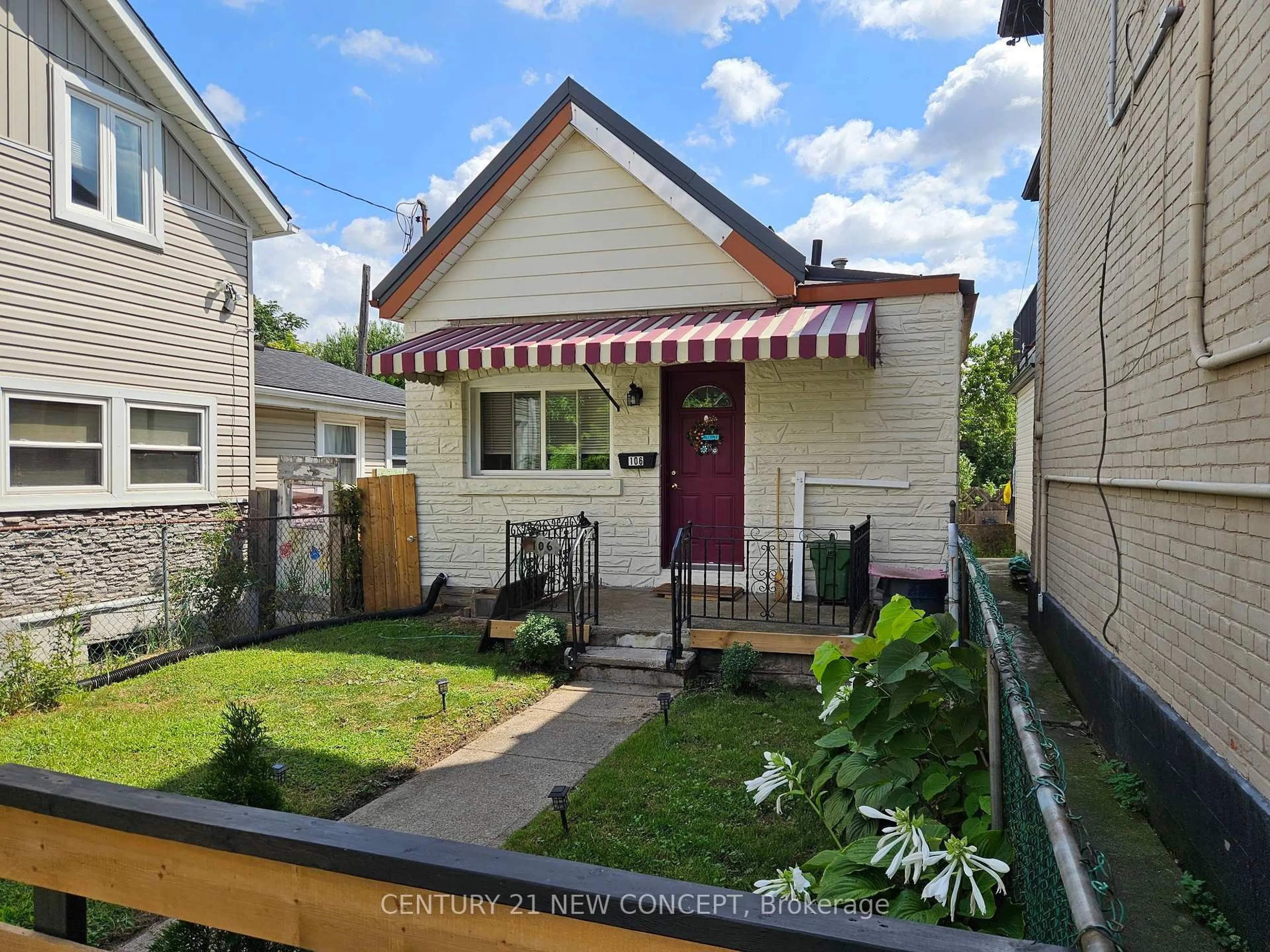 Home with vinyl exterior material, street for 106 Emerald St, Hamilton Ontario L8L 5K4
