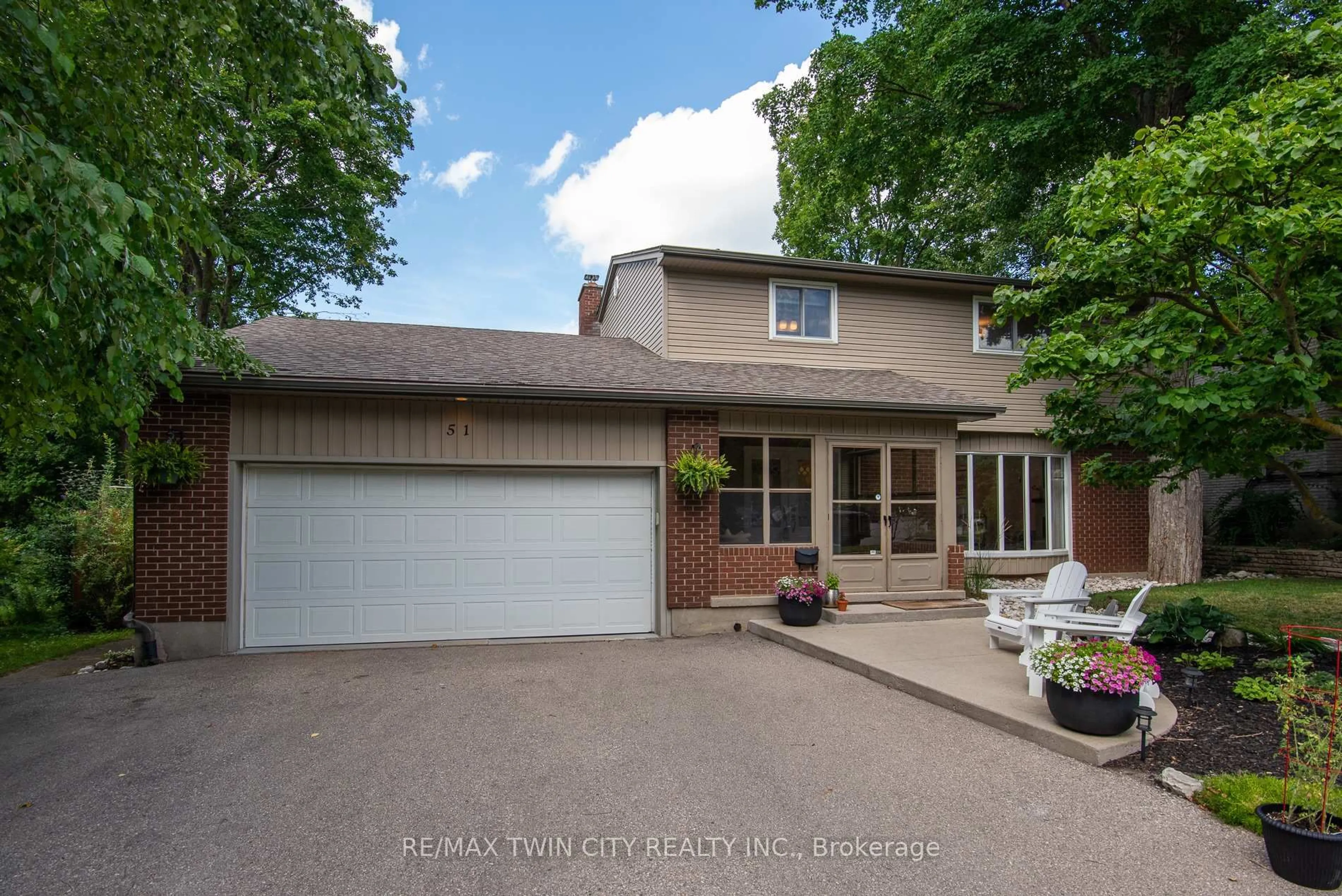 Home with brick exterior material, street for 51 Murrayhill Crt, Kitchener Ontario N2E 1N8