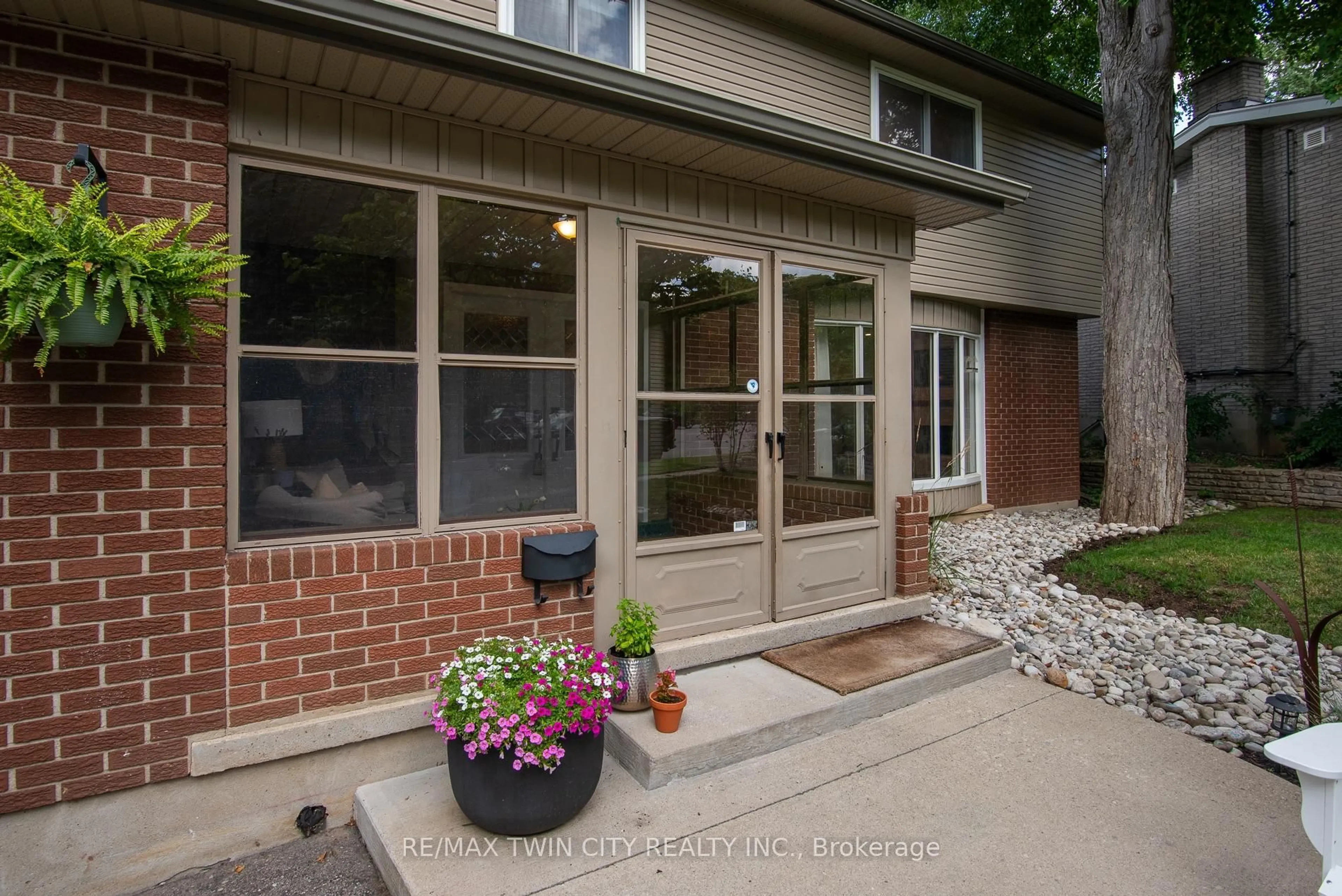 Unknown for 51 Murrayhill Crt, Kitchener Ontario N2E 1N8