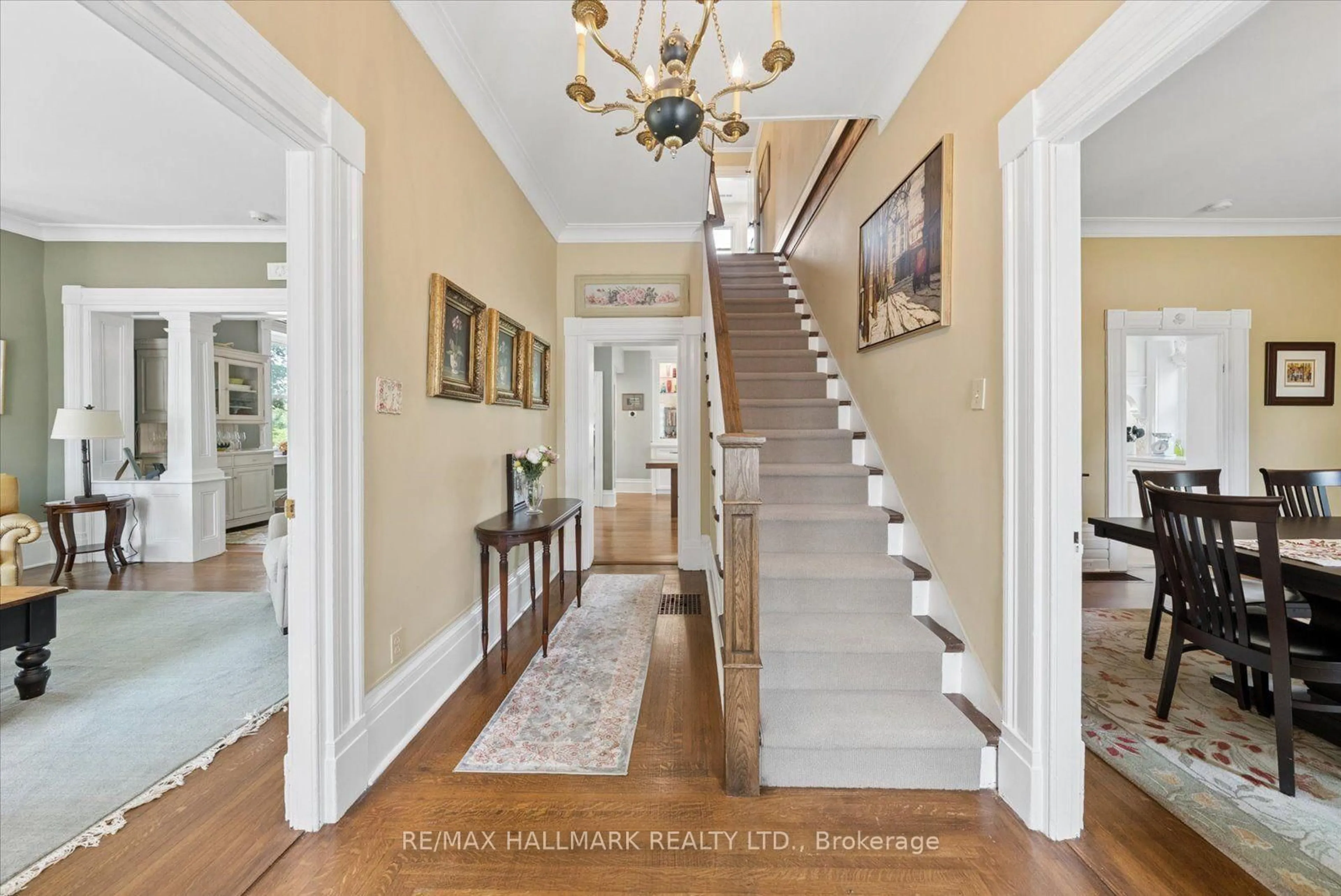 Indoor entryway for 13840 Loyalist Pkwy, Prince Edward County Ontario K0K 2T0