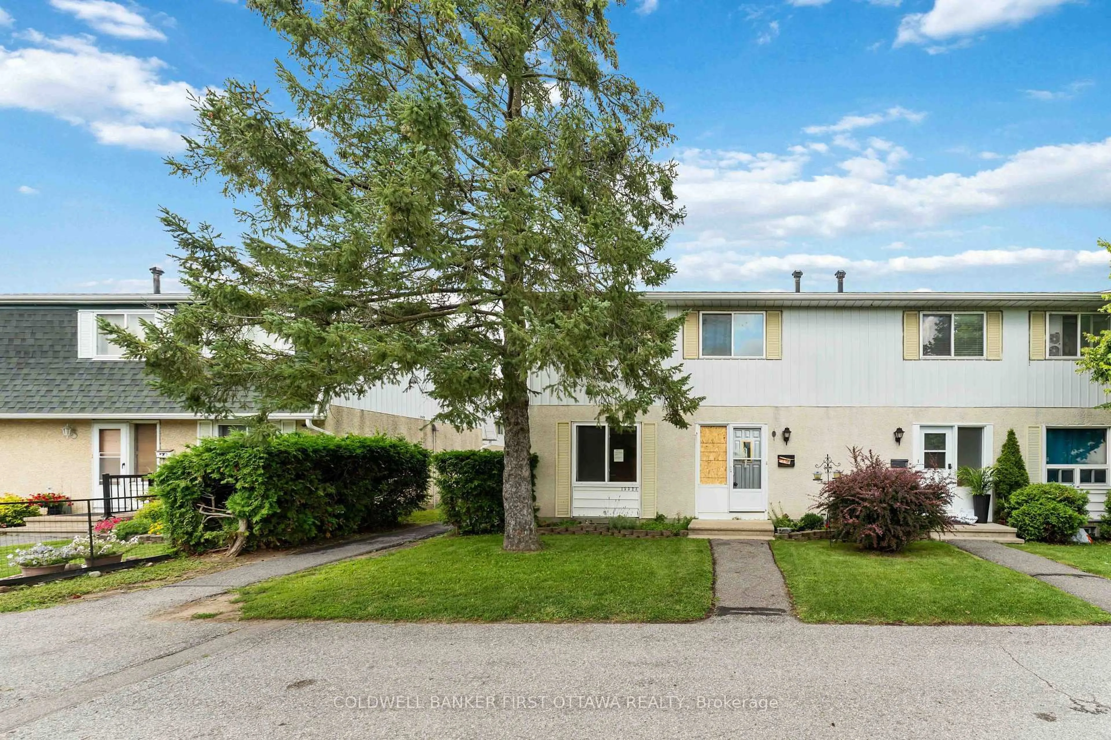Patio, street for 1532 Beaverpond Dr #A, Ottawa Ontario K1B 3R9