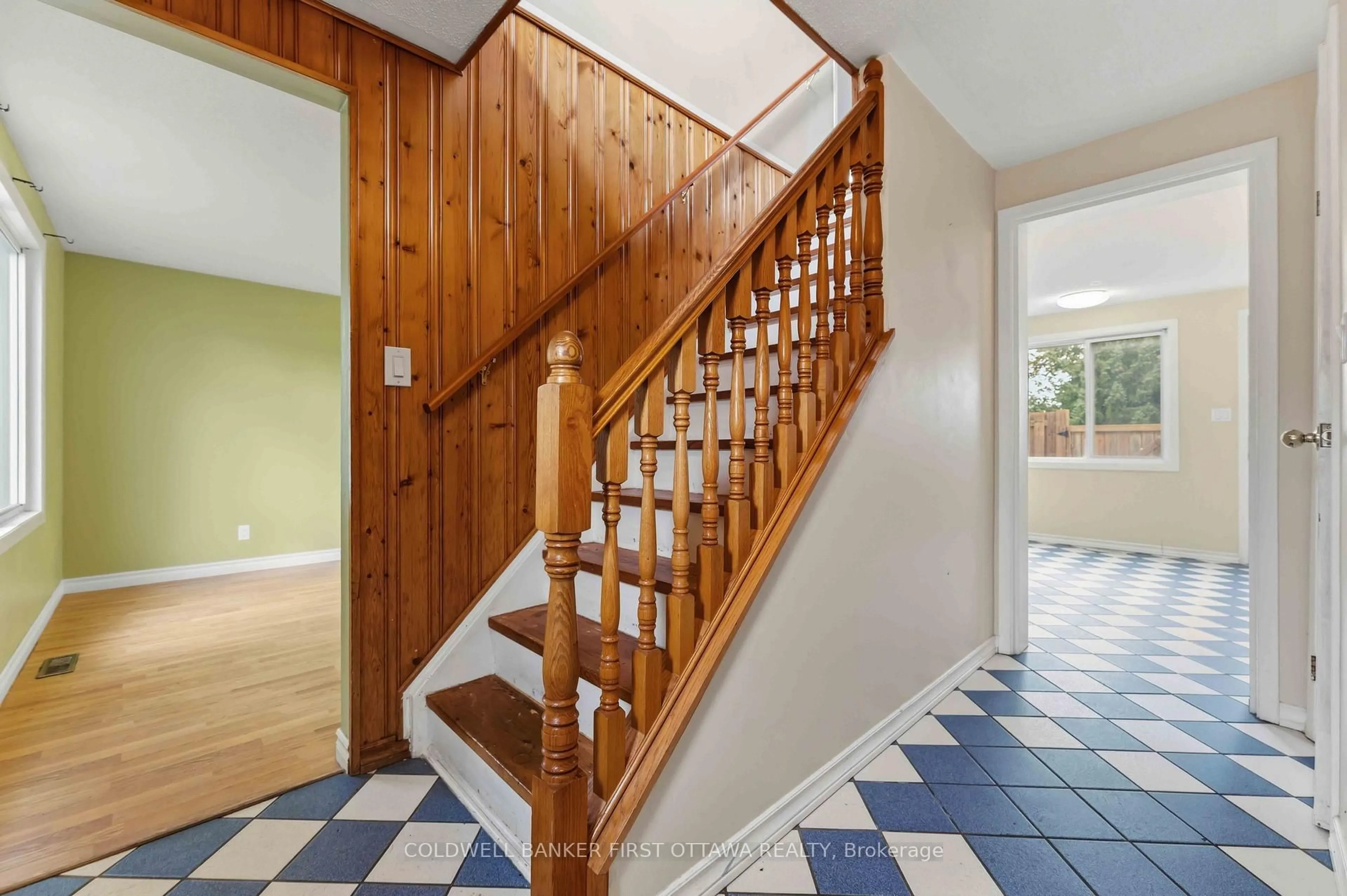 Unknown for 1532 Beaverpond Dr #A, Ottawa Ontario K1B 3R9