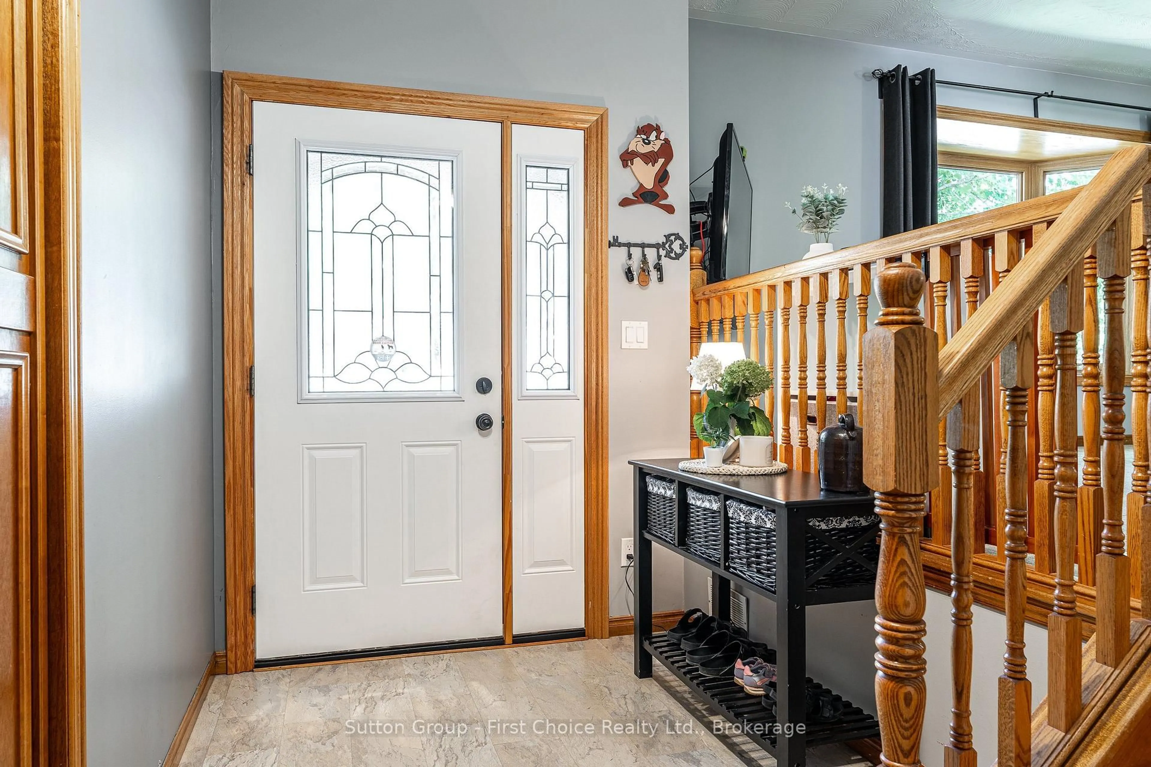 Indoor entryway for 23 Sprung Crt, Stratford Ontario N4Z 1G7