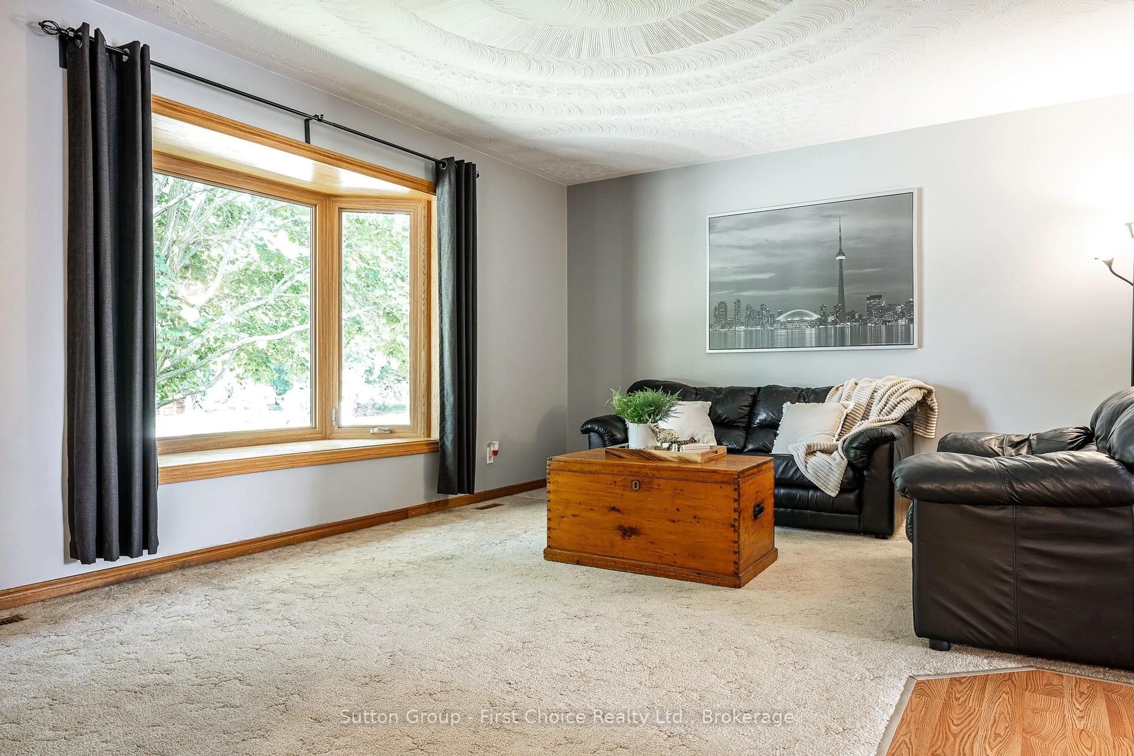 Living room with furniture, unknown for 23 Sprung Crt, Stratford Ontario N4Z 1G7