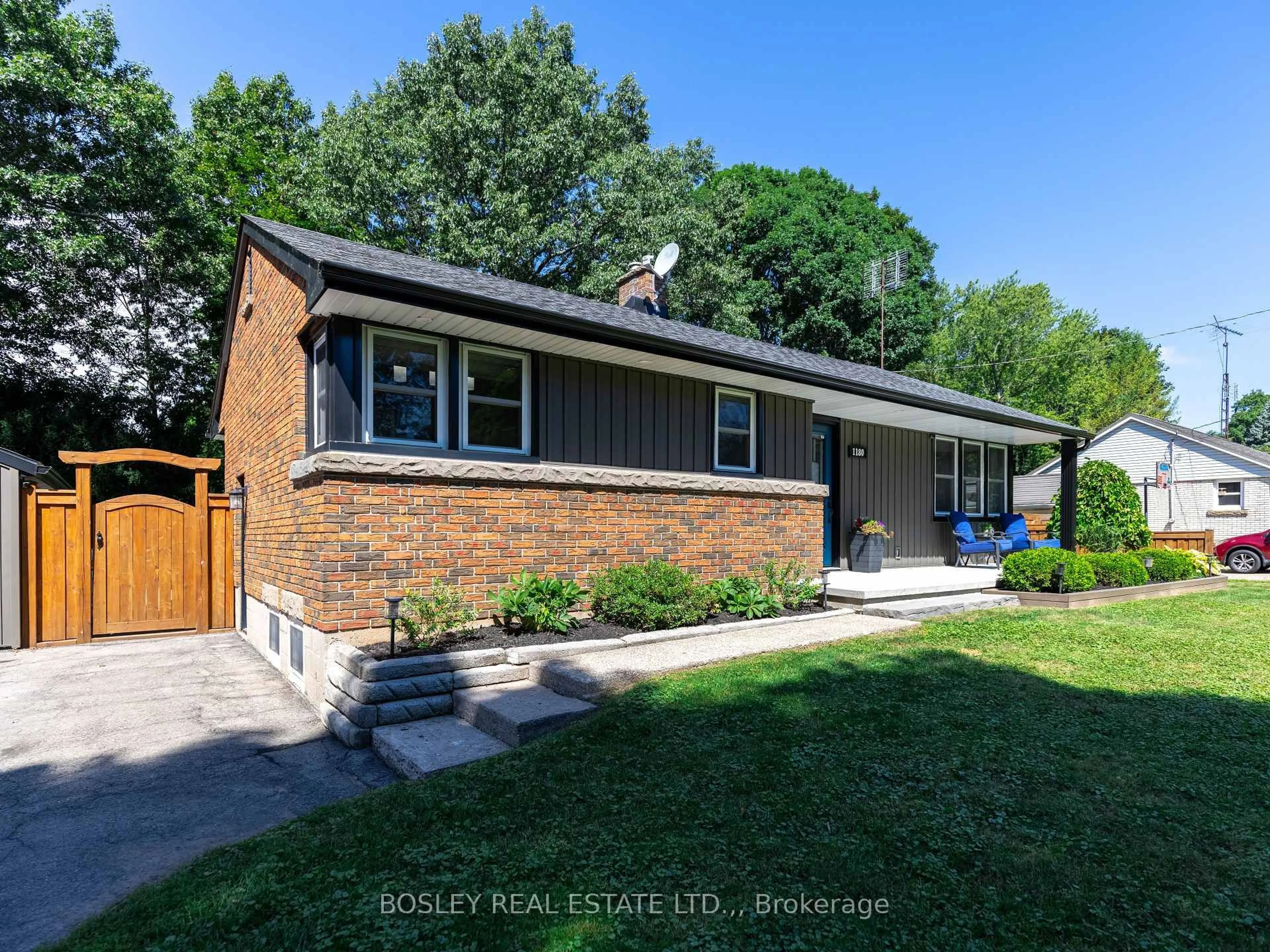 Home with brick exterior material, street for 1180 Sunset Dr, Pelham Ontario L0S 1C0