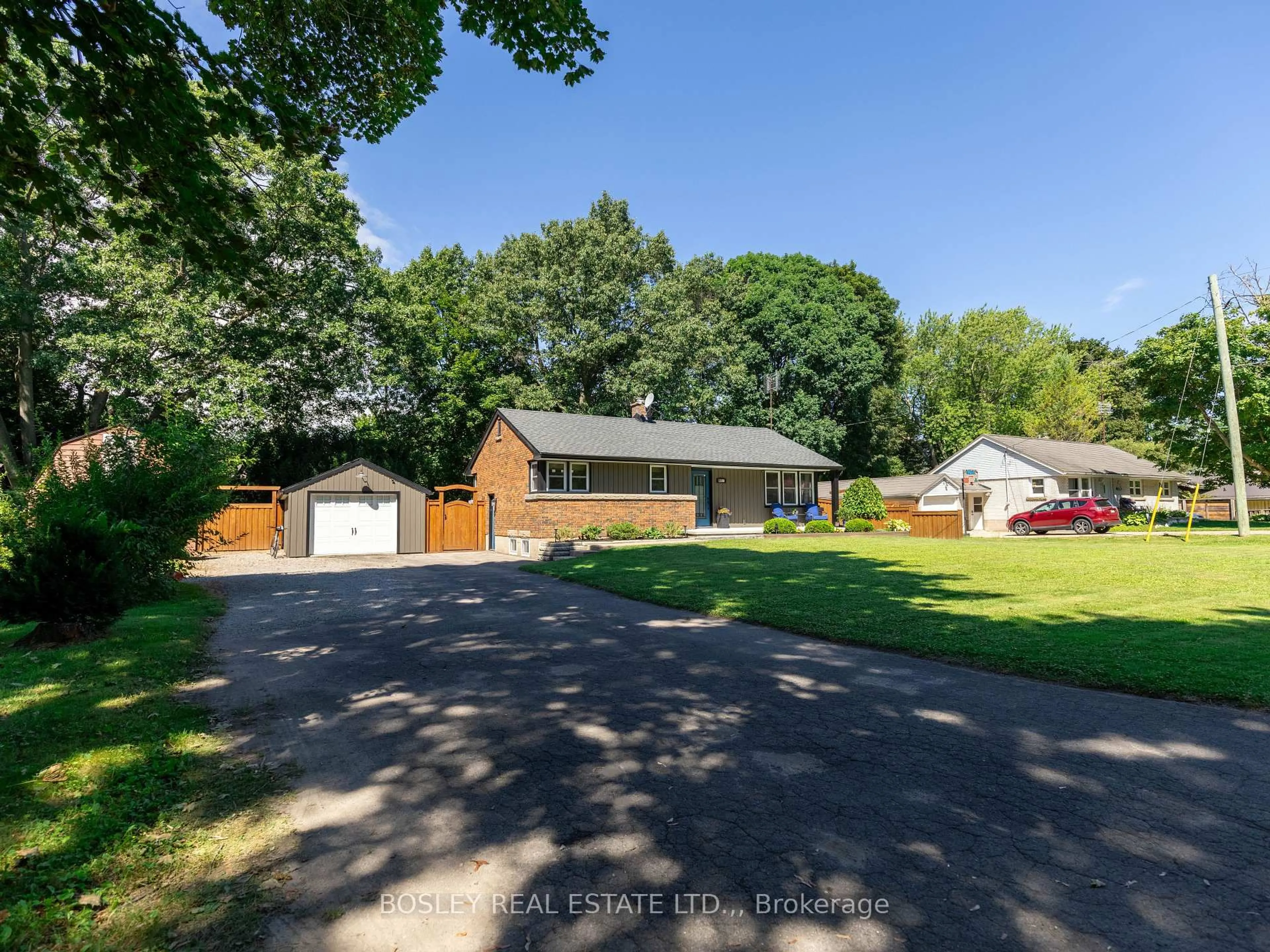A pic from outside/outdoor area/front of a property/back of a property/a pic from drone, unknown for 1180 Sunset Dr, Pelham Ontario L0S 1C0
