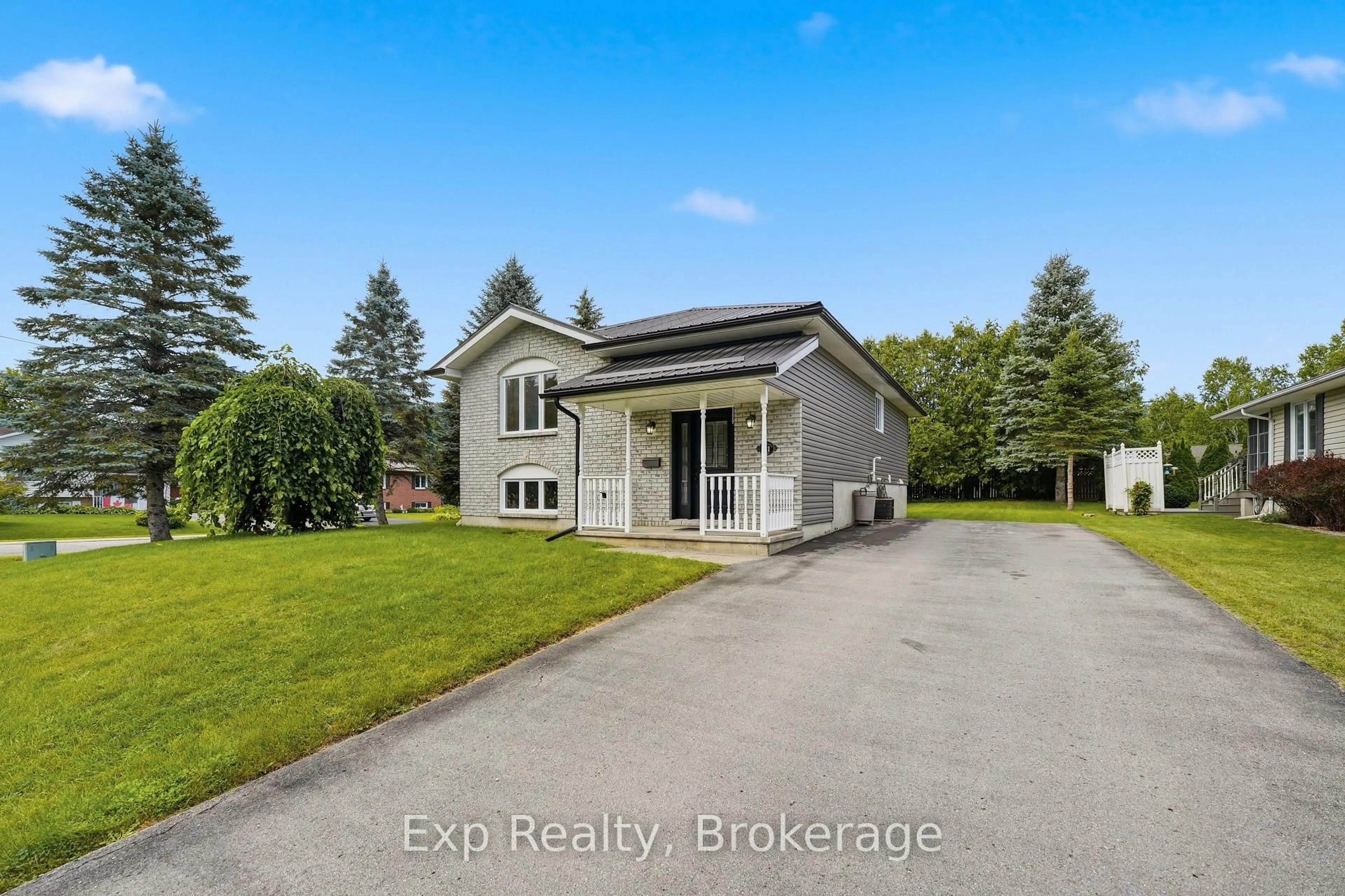 A pic from outside/outdoor area/front of a property/back of a property/a pic from drone, street for 21 South Maloney St, Limoges Ontario K0K 2M0