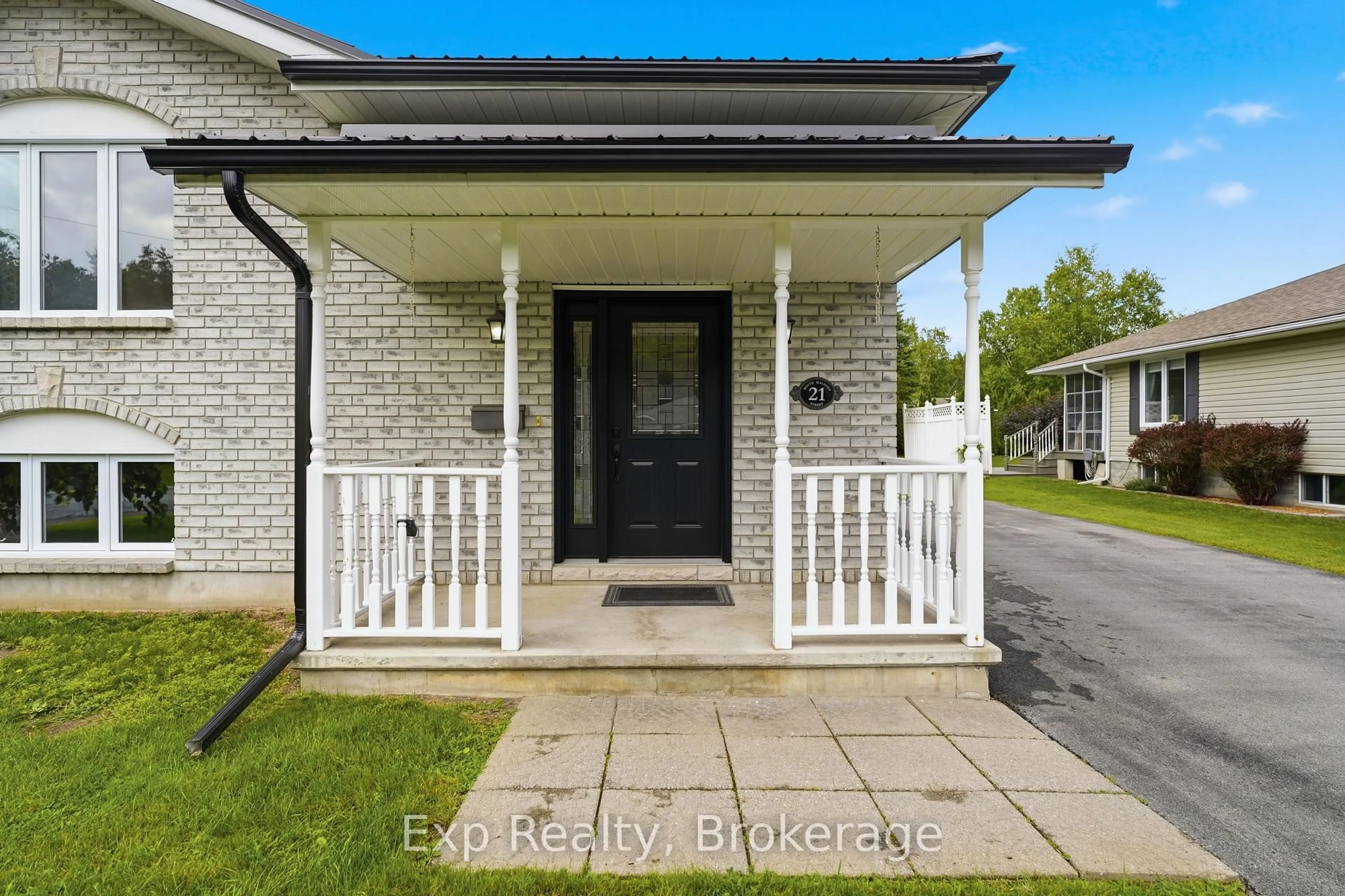 Unknown for 21 South Maloney St, Limoges Ontario K0K 2M0