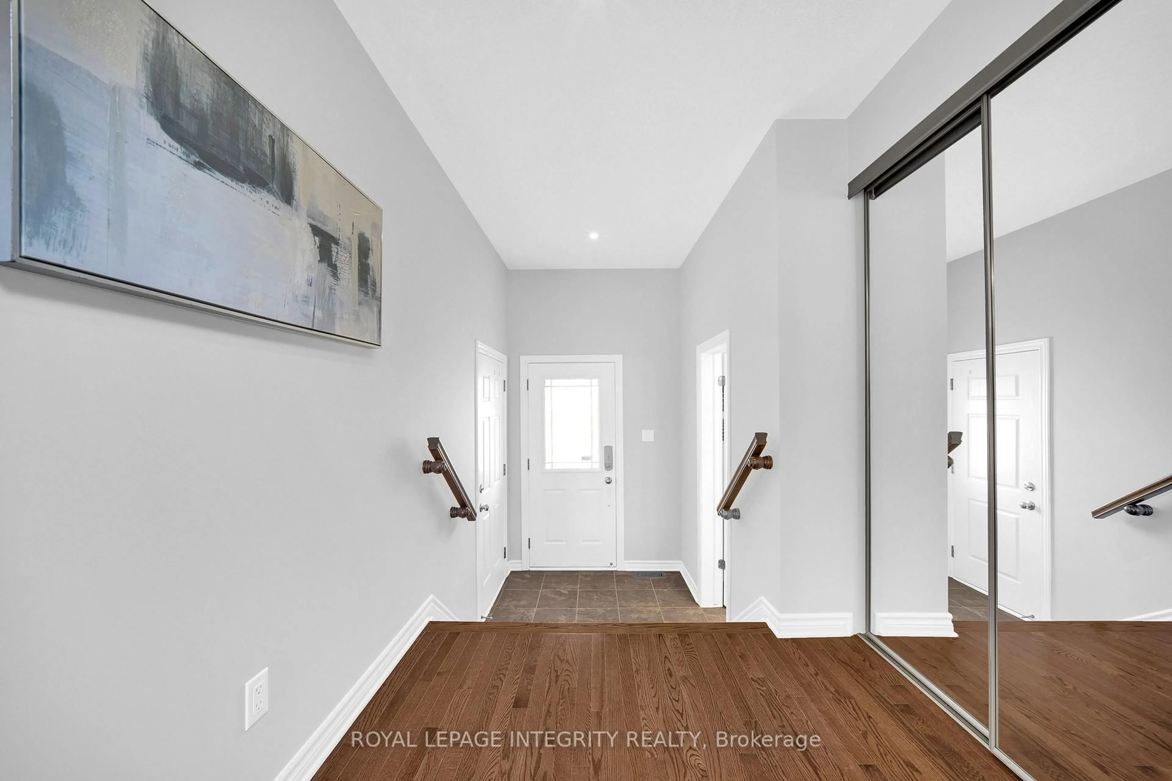 Indoor entryway for 132 Silvermoon Cres, Ottawa Ontario K4A 0P5