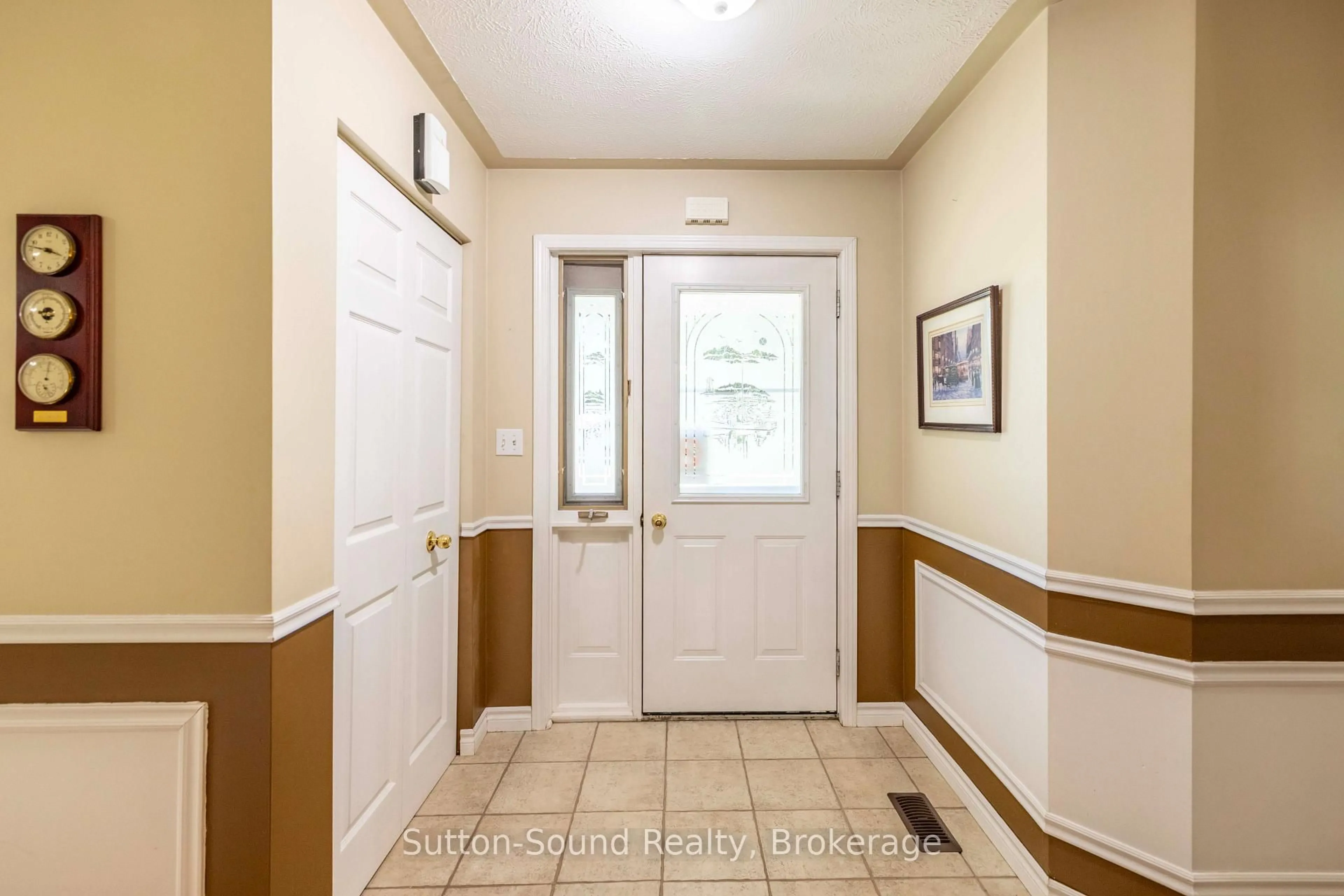 Indoor entryway for 14 Shamrock Blvd, South Bruce Peninsula Ontario N0H 2N0