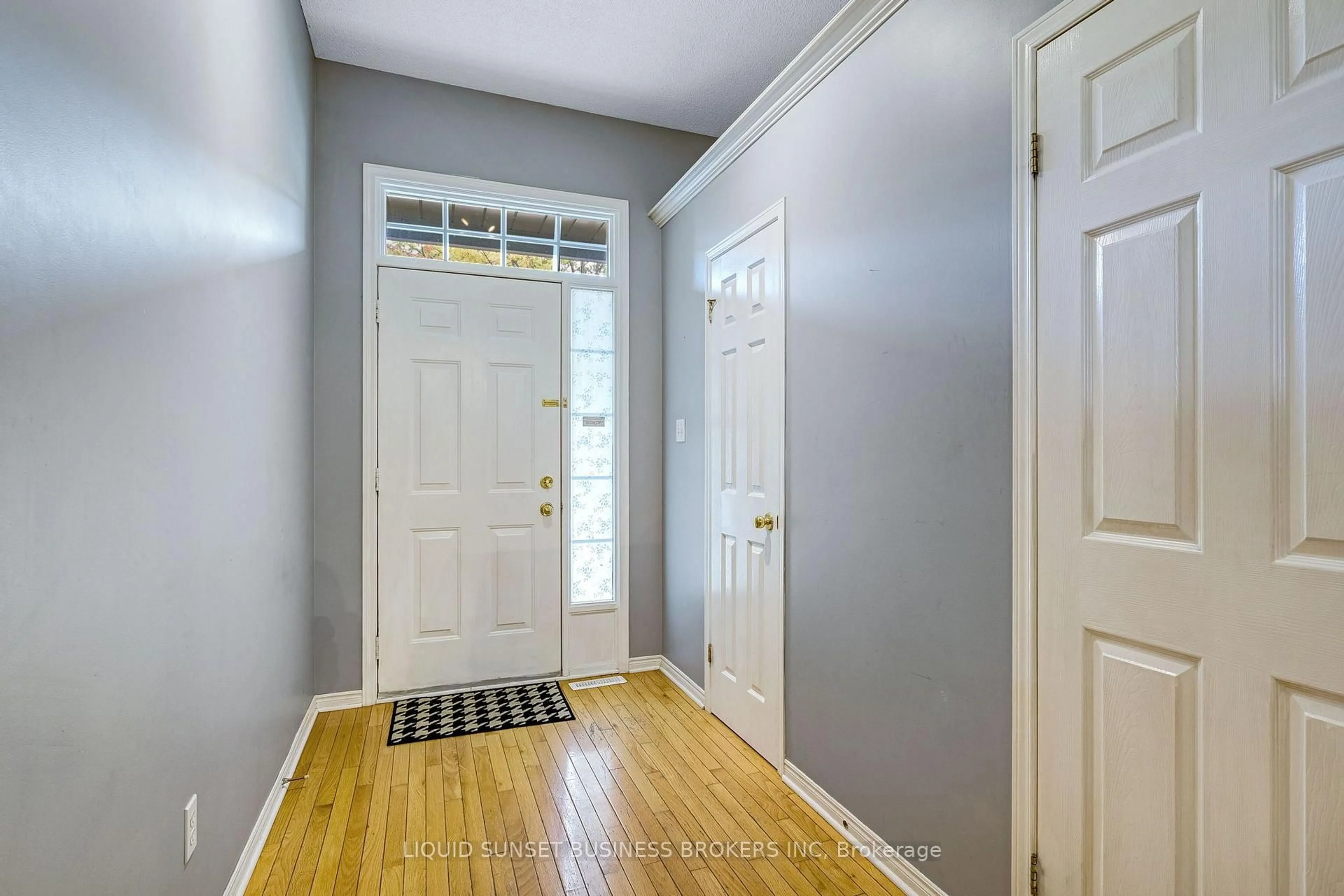 Indoor entryway for 185 North Centre Rd #22, London North Ontario N5X 4C9