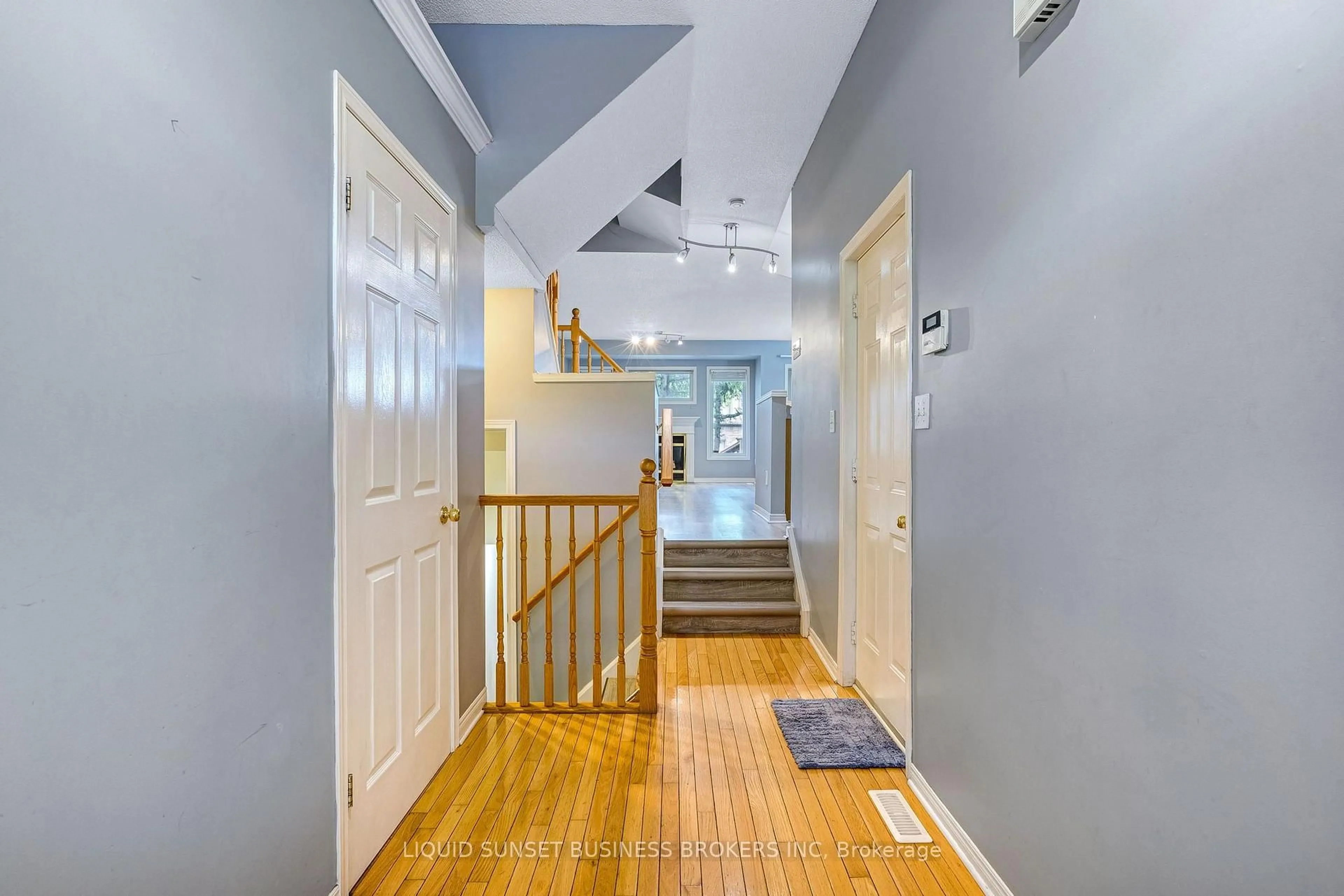 Indoor foyer for 185 North Centre Rd #22, London North Ontario N5X 4C9