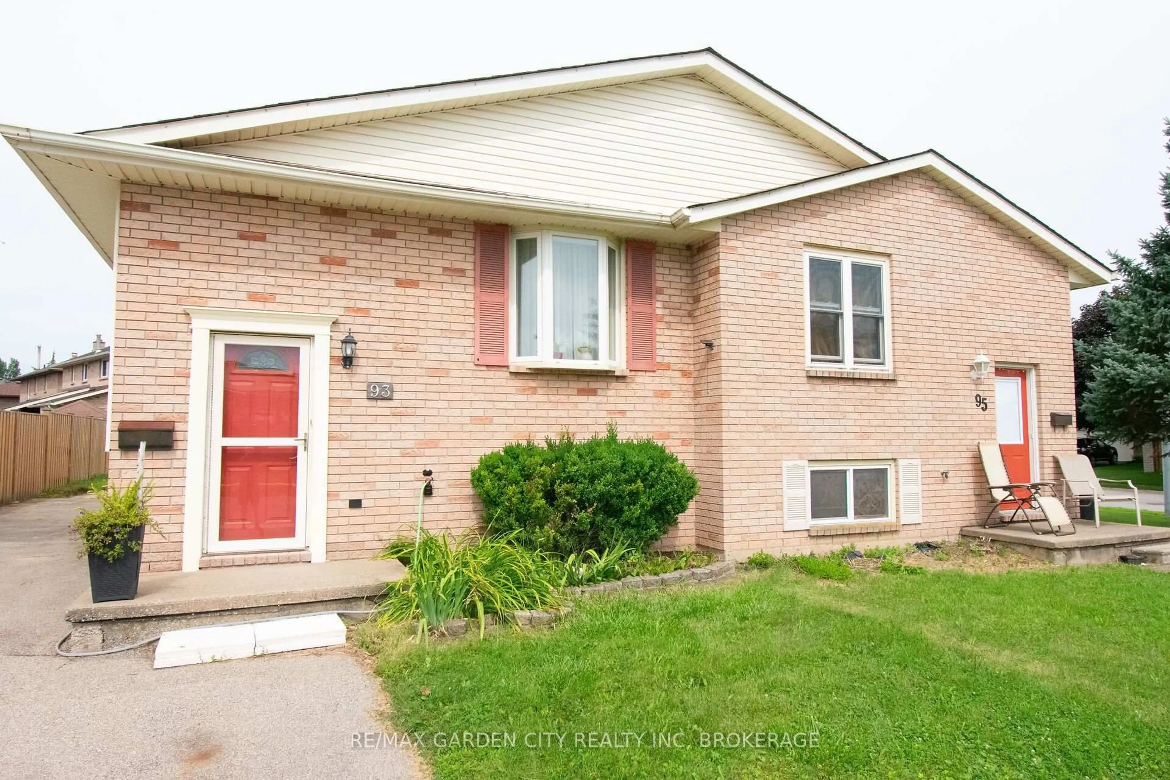 Home with brick exterior material, street for 93 NORTHWOOD Dr, Welland Ontario L3C 6S3