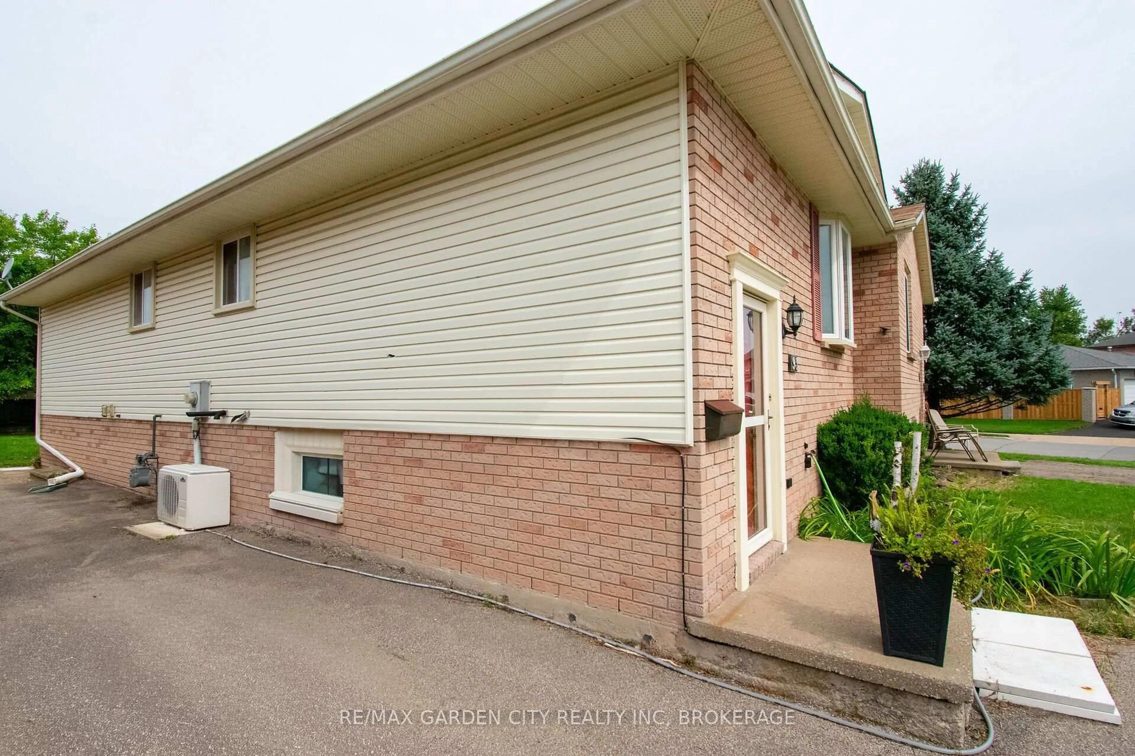 Unknown for 93 NORTHWOOD Dr, Welland Ontario L3C 6S3