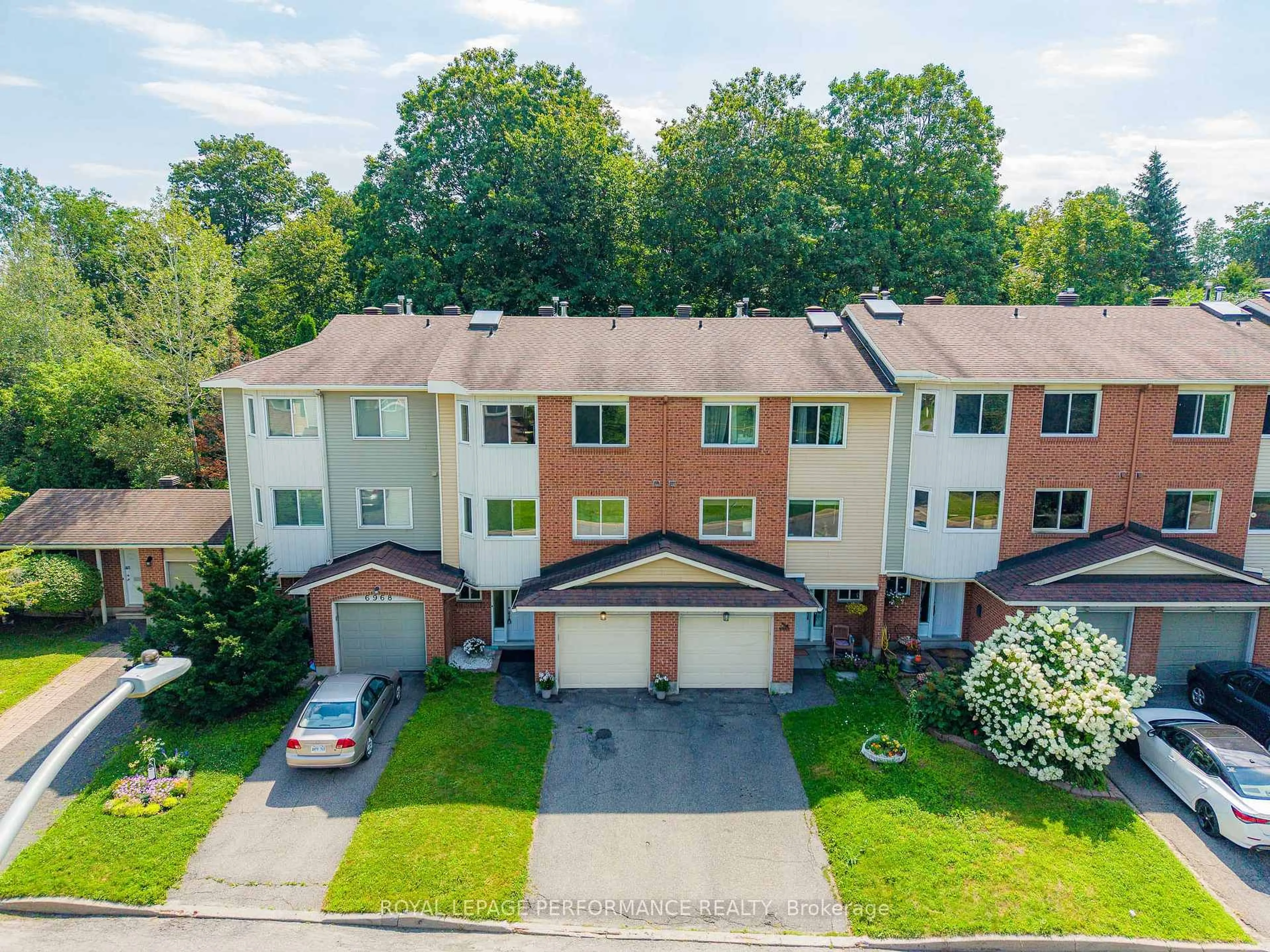 A pic from outside/outdoor area/front of a property/back of a property/a pic from drone, unknown for 6966 Bois Ave, Orleans Ontario K1C 5L5
