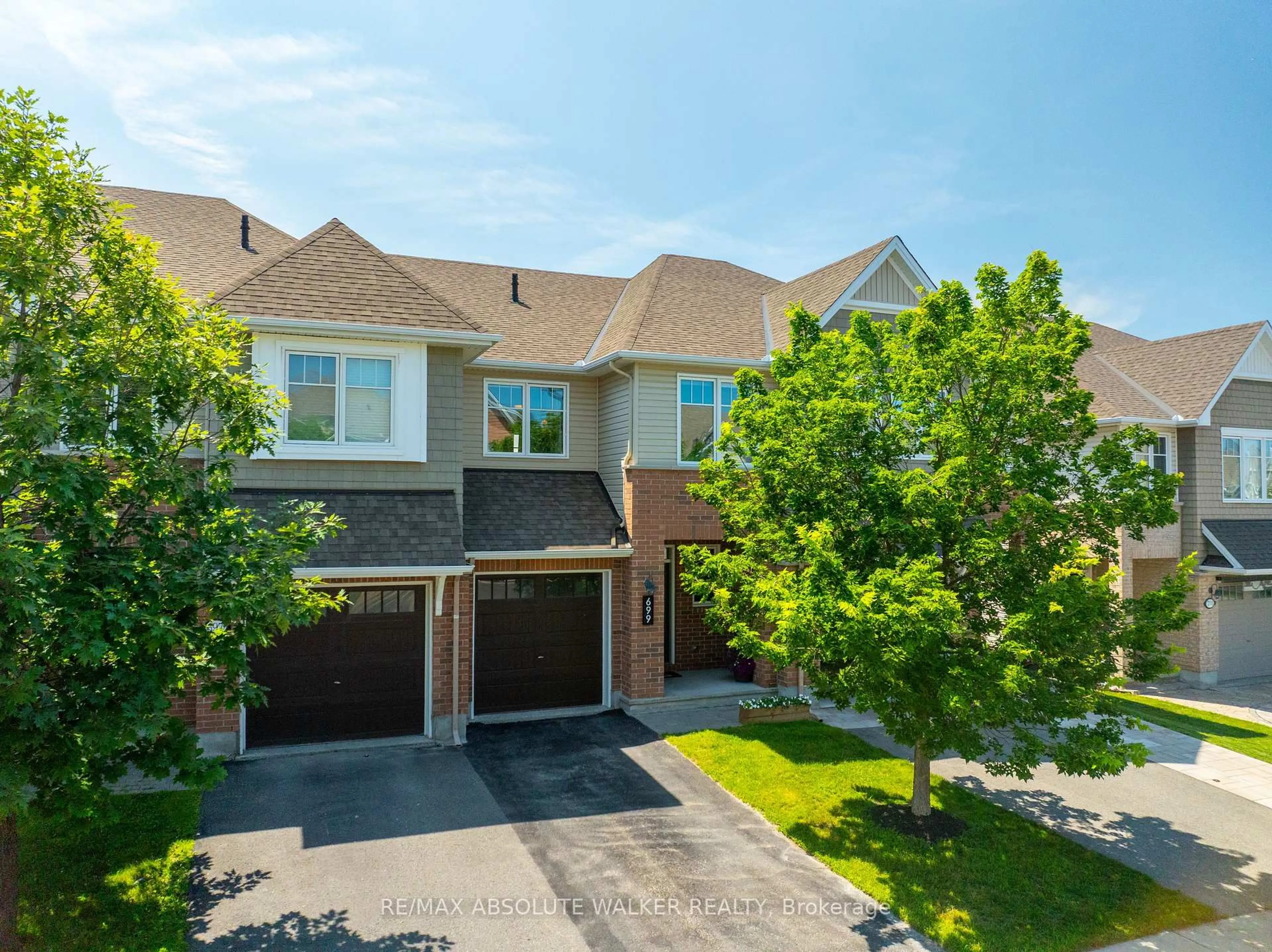 A pic from outside/outdoor area/front of a property/back of a property/a pic from drone, street for 699 Cartographe St, Ottawa Ontario K4A 0Y8