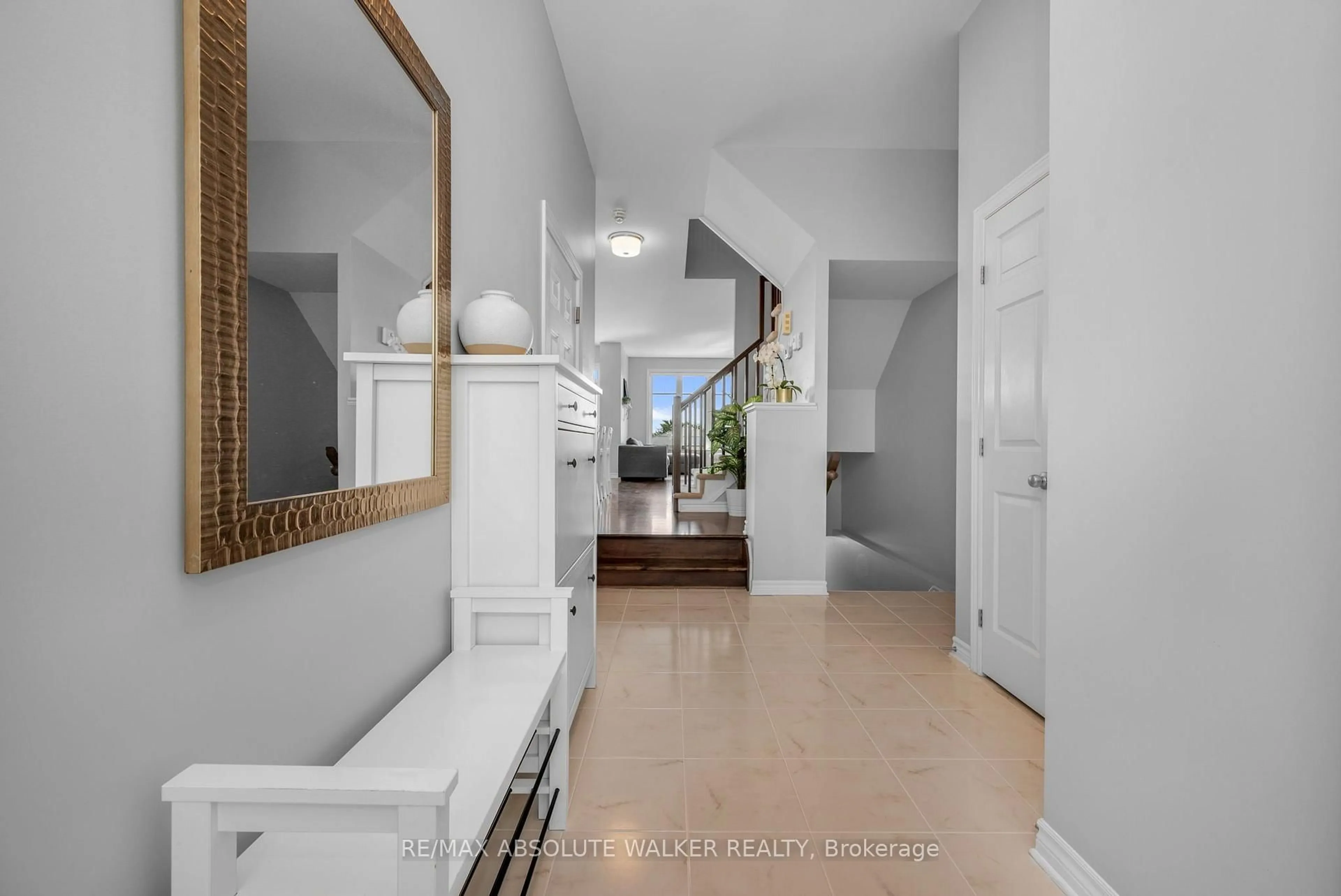 Indoor entryway for 699 Cartographe St, Ottawa Ontario K4A 0Y8