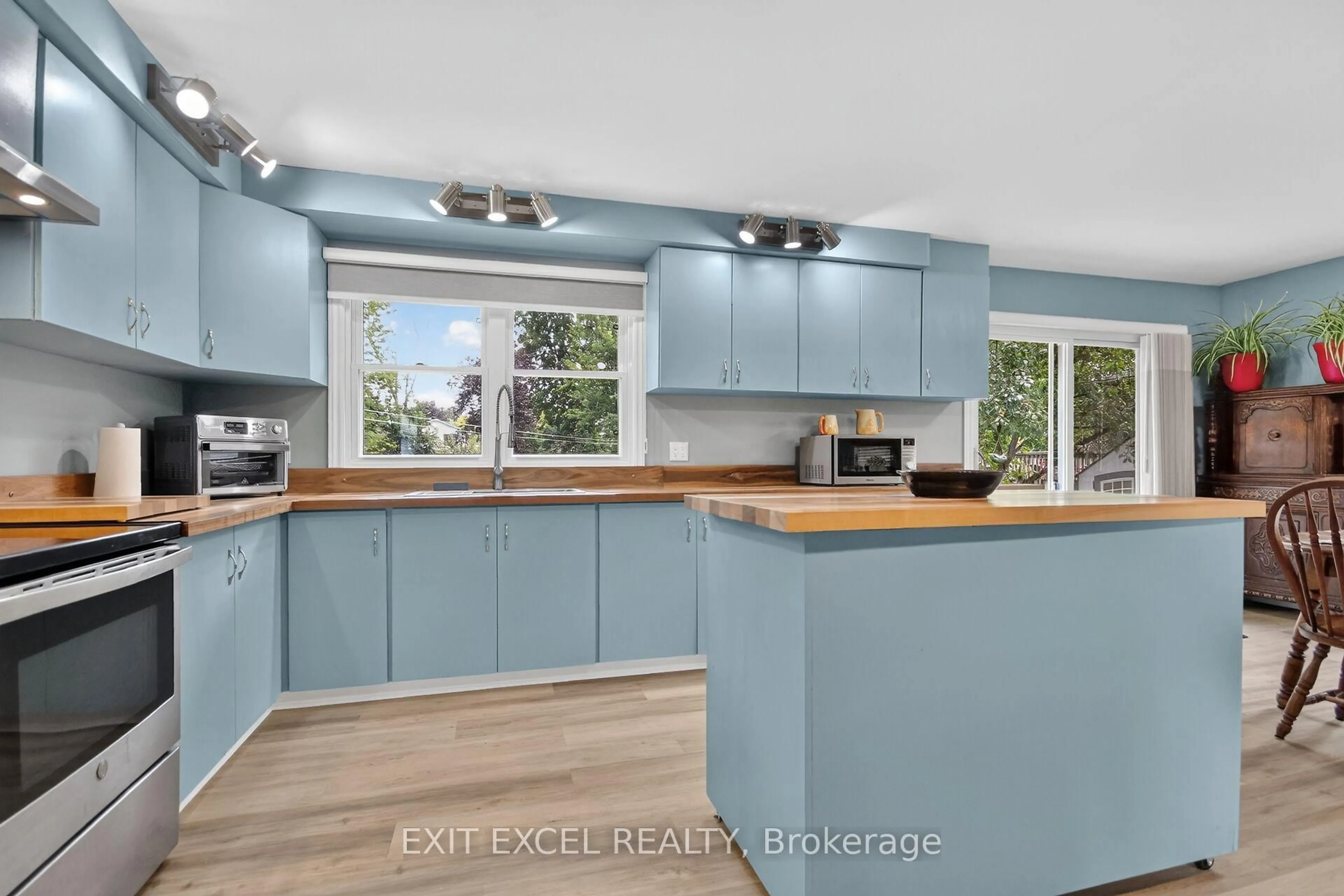 Open concept kitchen, unknown for 44 Colonel Murray St, Richmond Ontario K0A 2Z0
