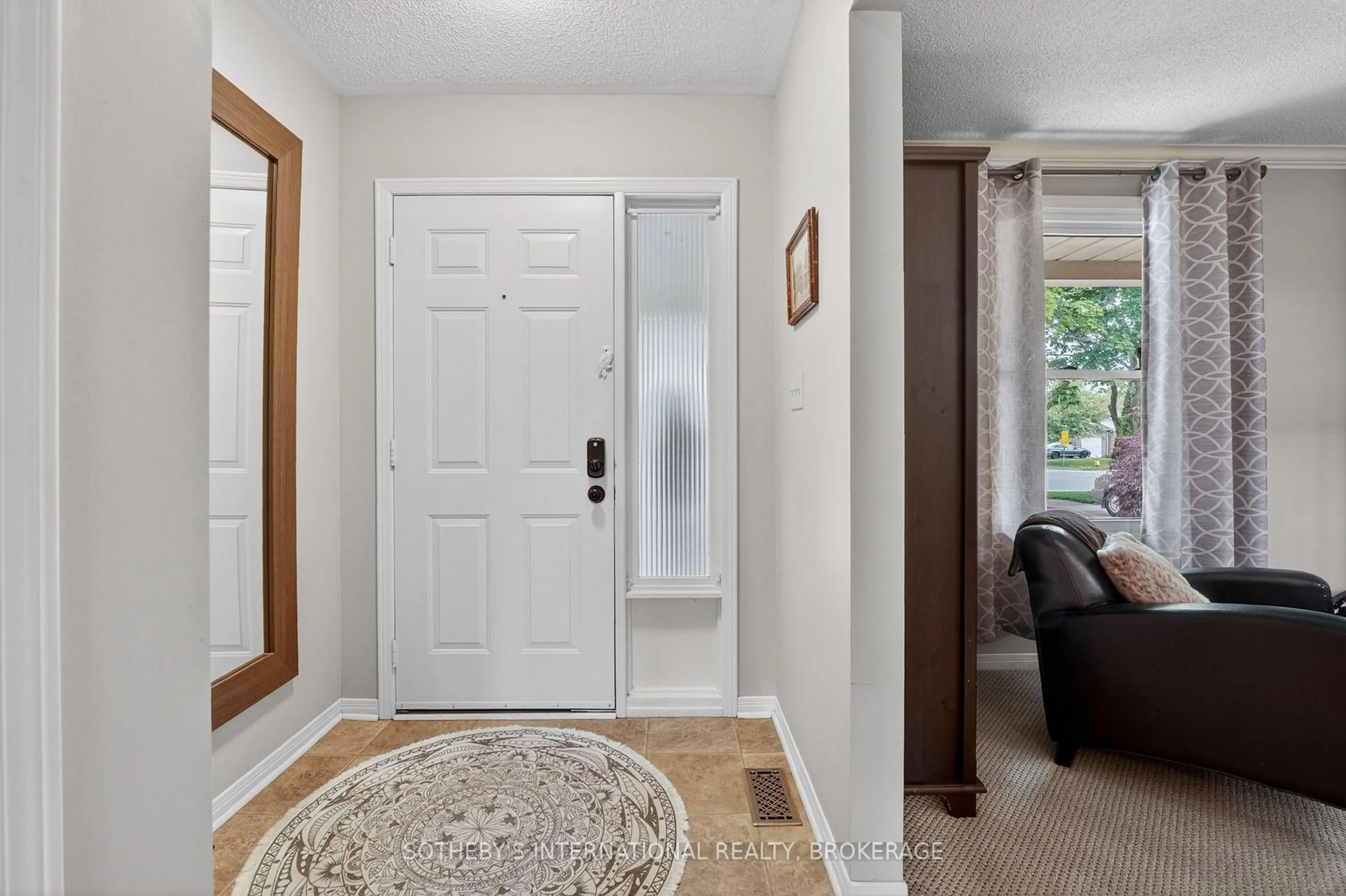 Indoor entryway for 311 Main St, St. Catharines Ontario L2N 4W2