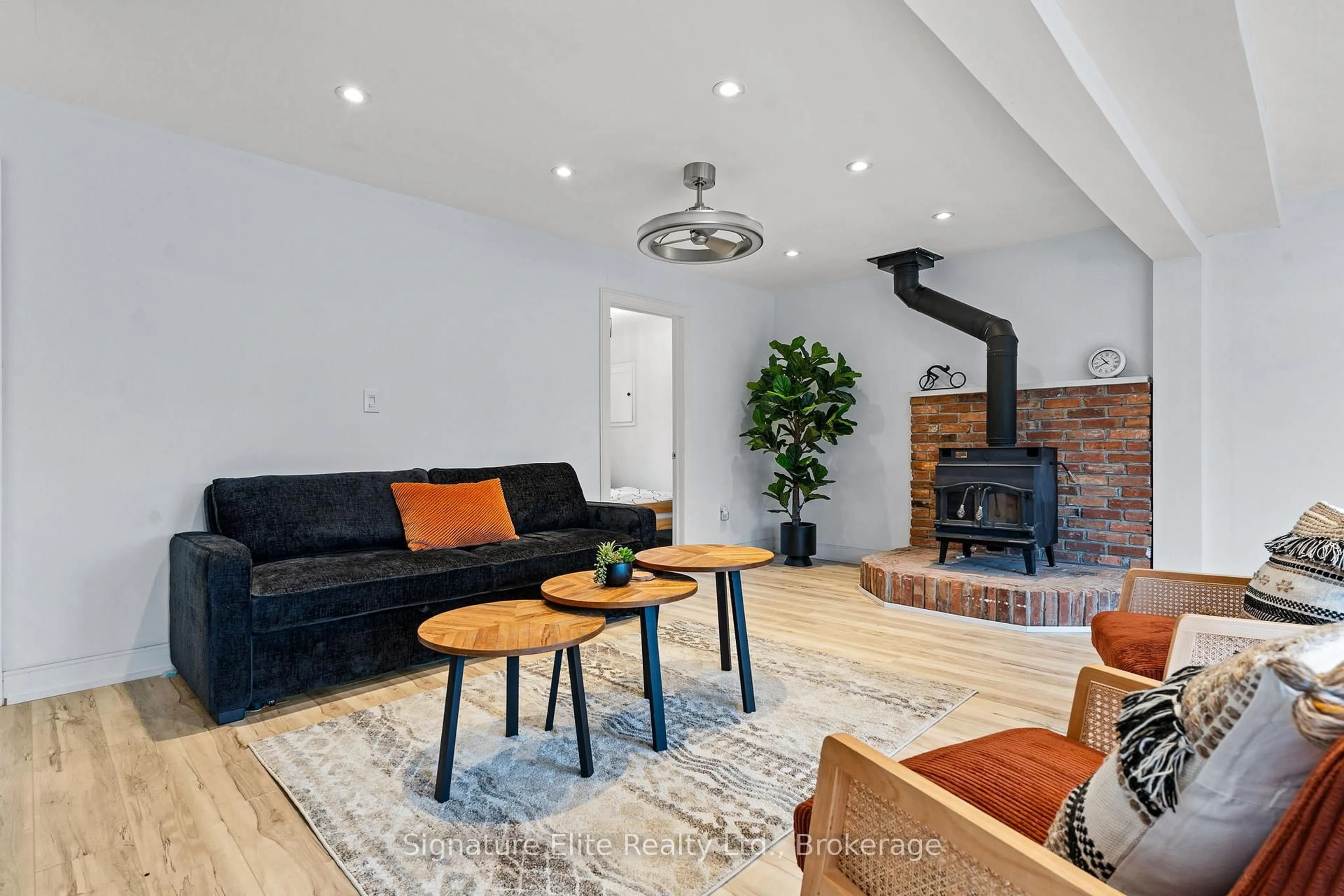 Living room with furniture, unknown for 1077 Nystedt Lane, Minden Hills Ontario K0M 2A1