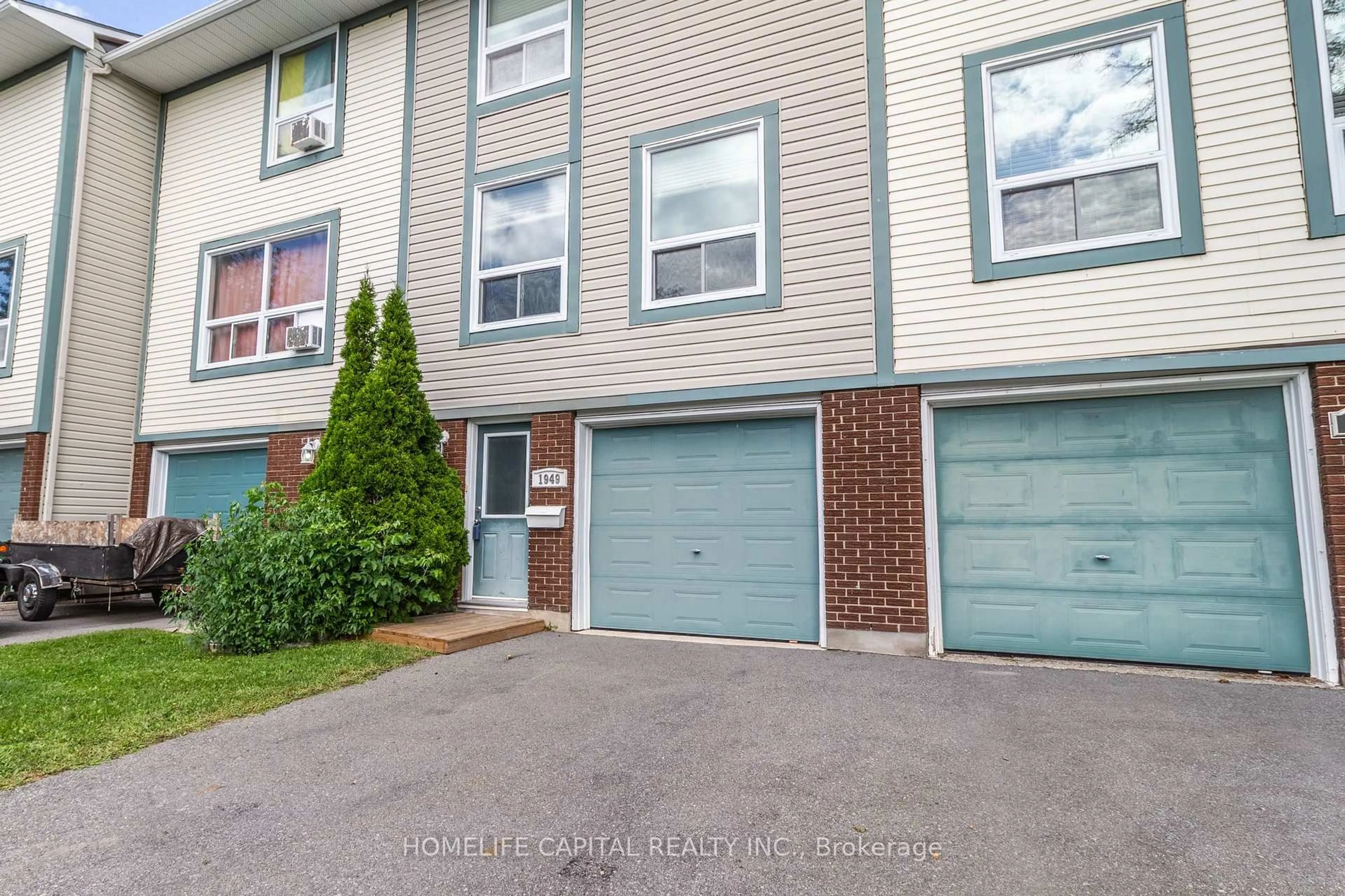 A pic from outside/outdoor area/front of a property/back of a property/a pic from drone, street for 1949 Greenway Park Lane, Ottawa Ontario K1B 5A9