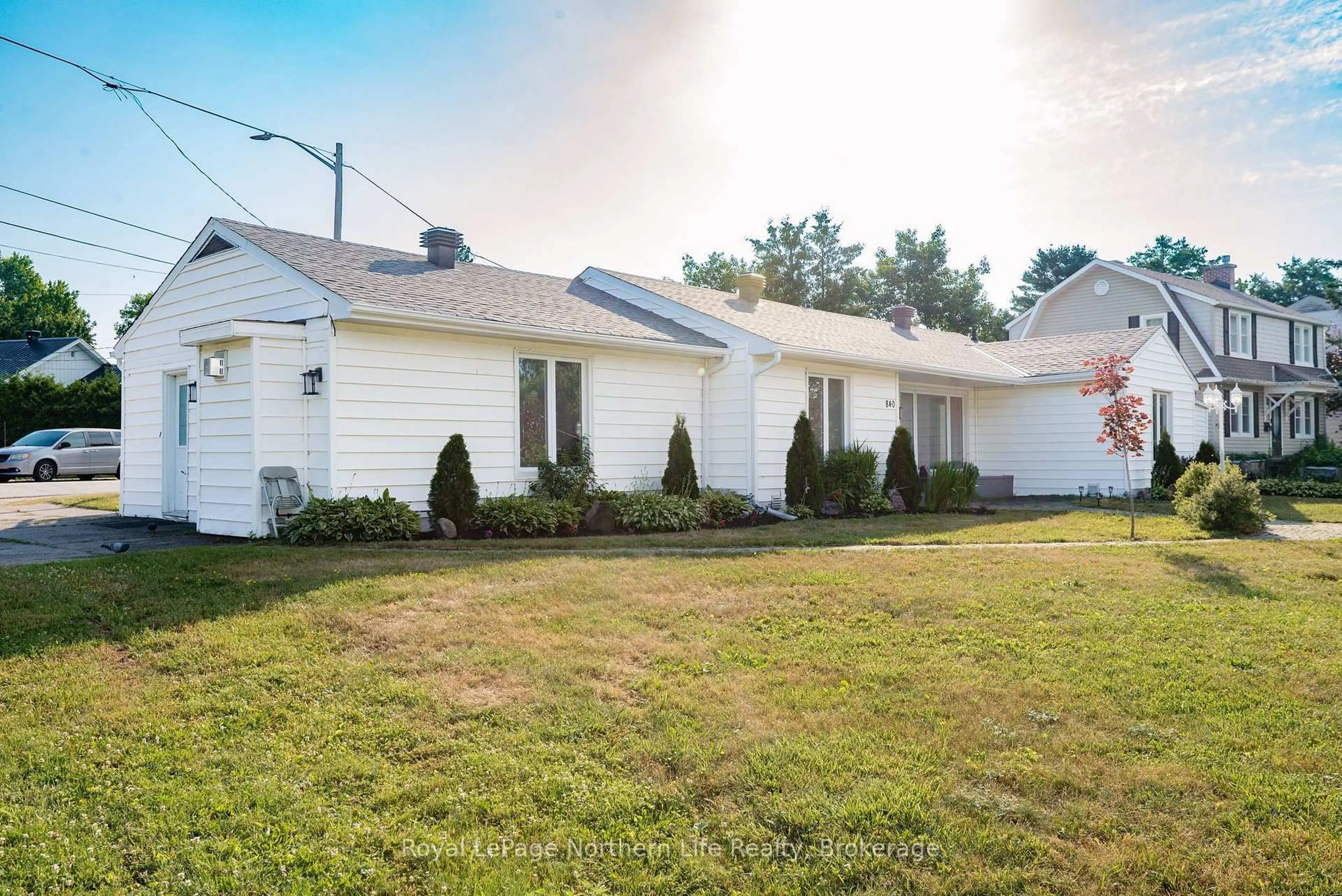 A pic from outside/outdoor area/front of a property/back of a property/a pic from drone, street for 840 Mclaren St, North Bay Ontario P1B 3L8