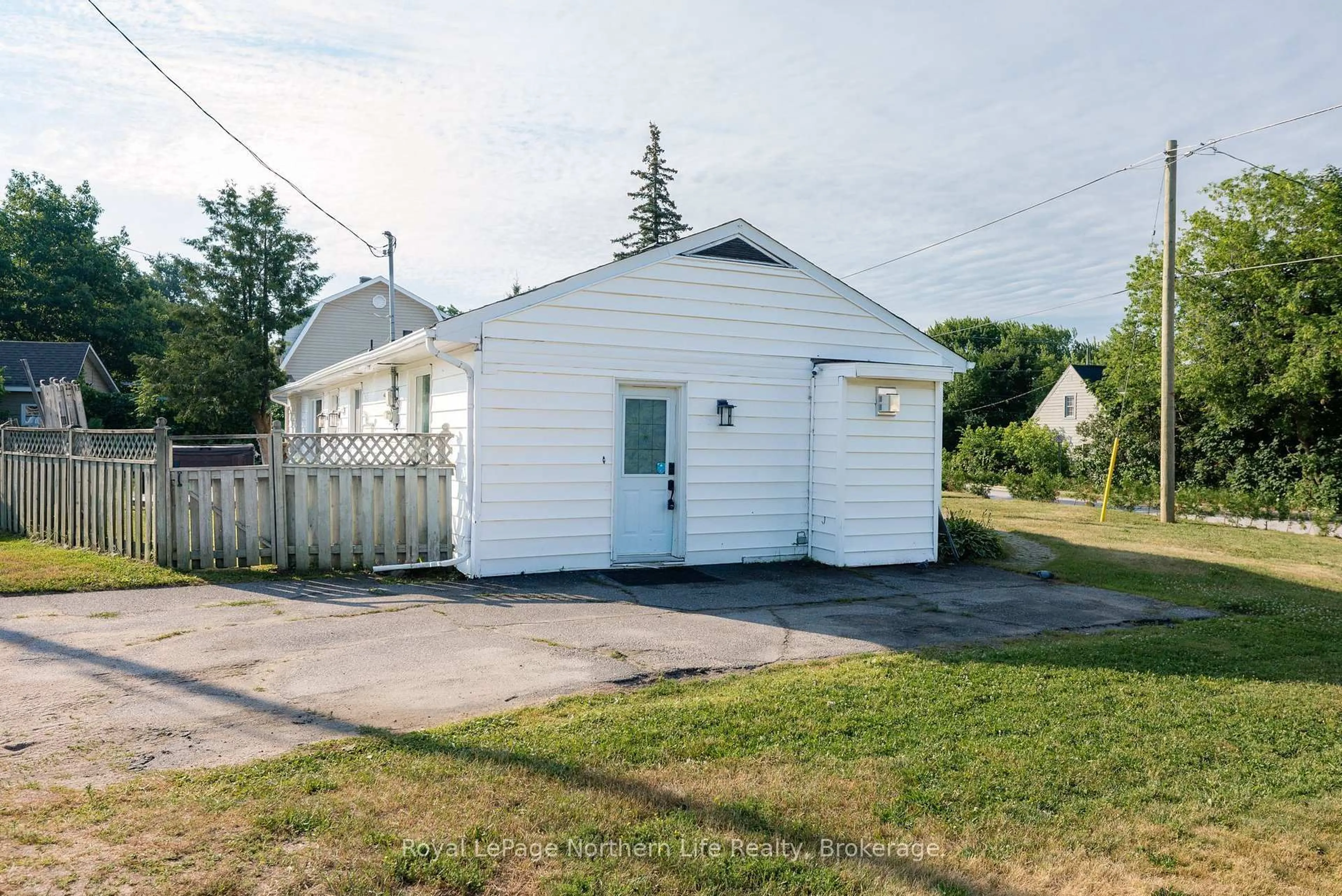 Shed for 840 Mclaren St, North Bay Ontario P1B 3L8