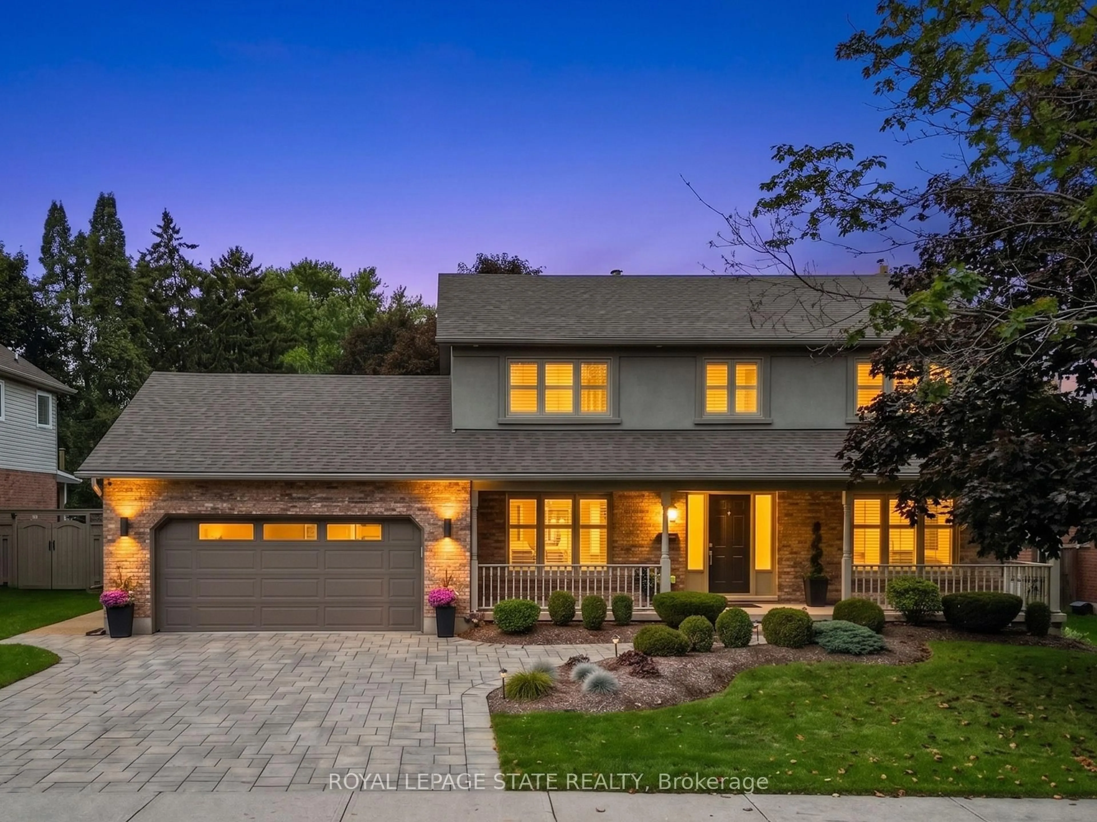 Home with brick exterior material, street for 86 Hedge Lawn Dr, Grimsby Ontario L3M 5H4