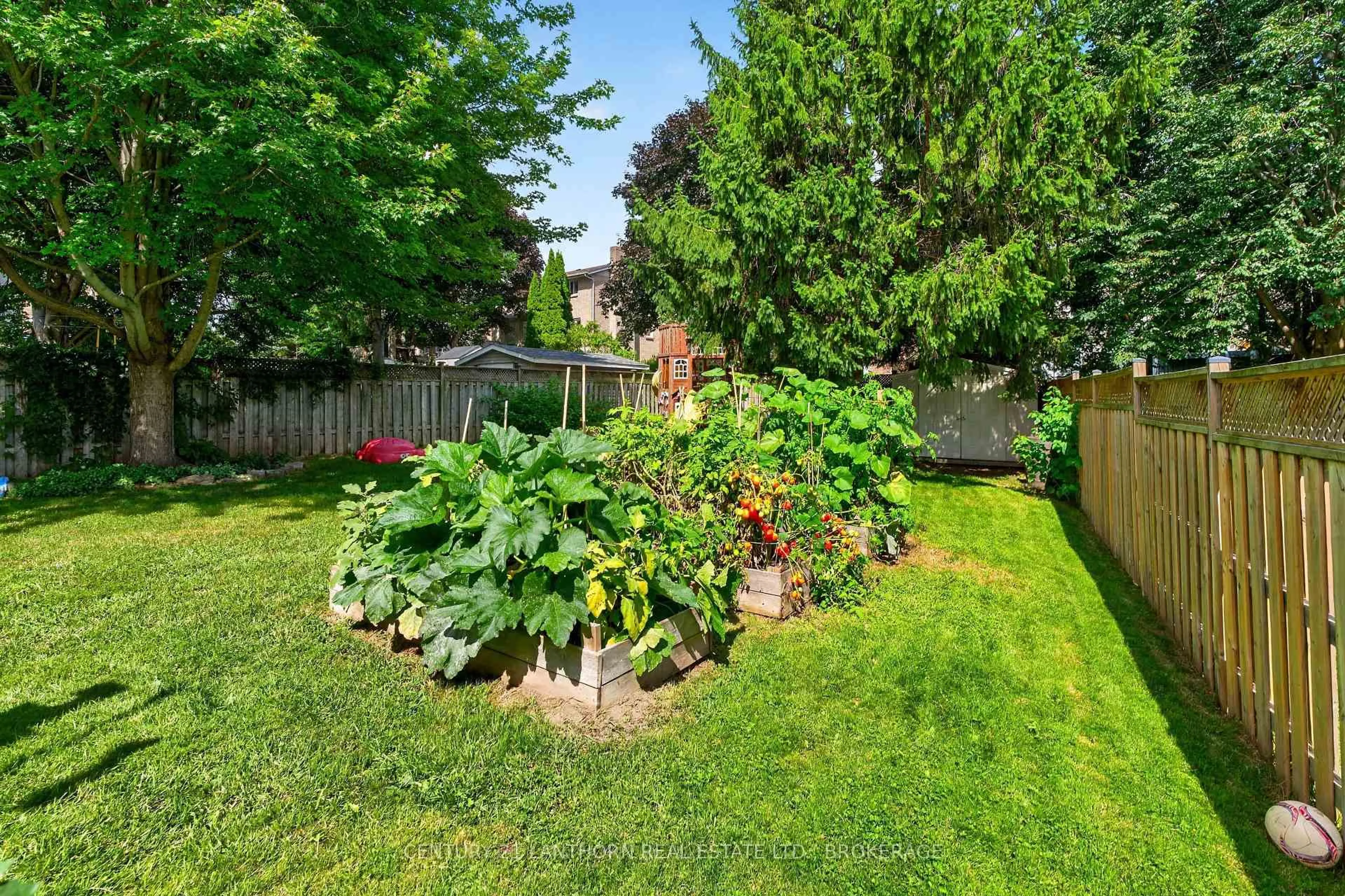 Patio, street for 1006 Dillingham St, Kingston Ontario K7P 2P4